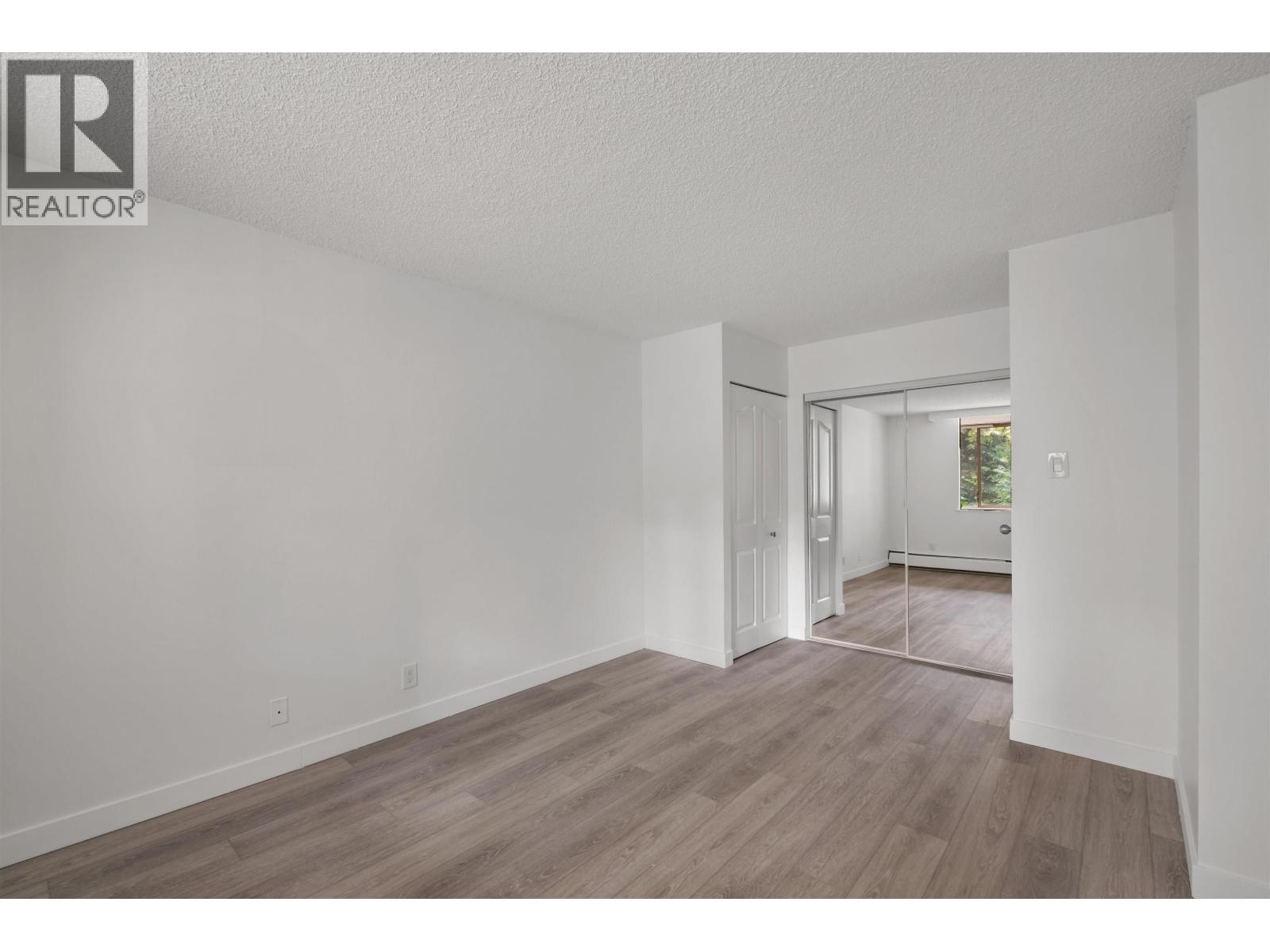 201 2012 FULLERTON AVENUE, North Vancouver