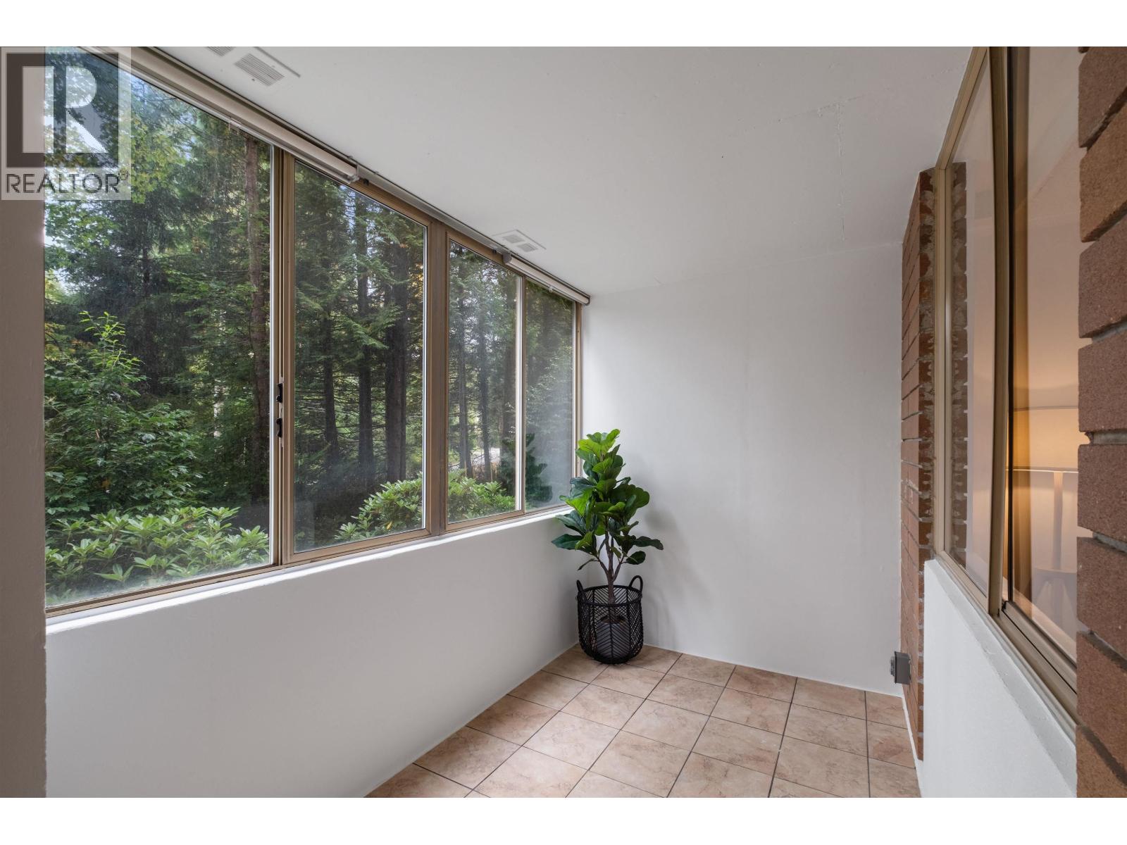 201 2012 FULLERTON AVENUE, North Vancouver