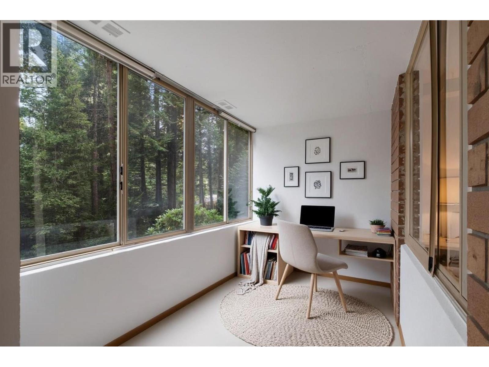 201 2012 FULLERTON AVENUE, North Vancouver