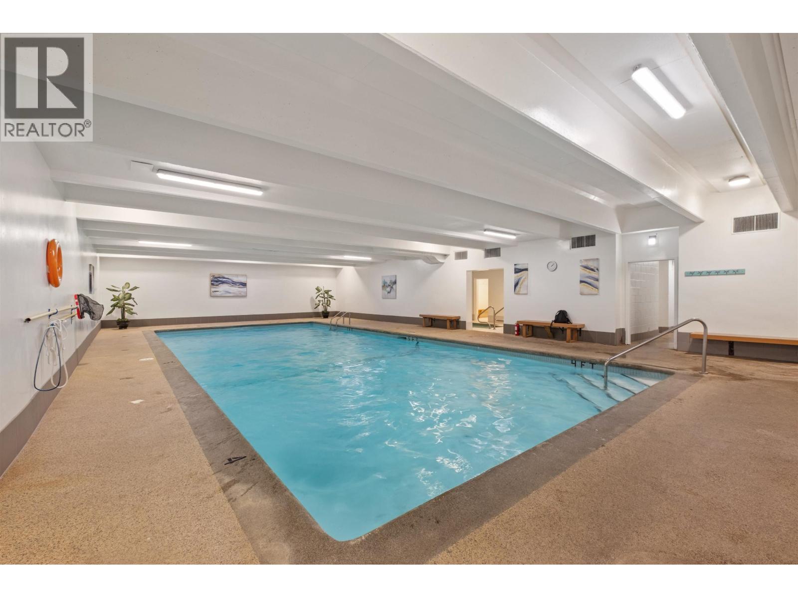 201 2012 FULLERTON AVENUE, North Vancouver