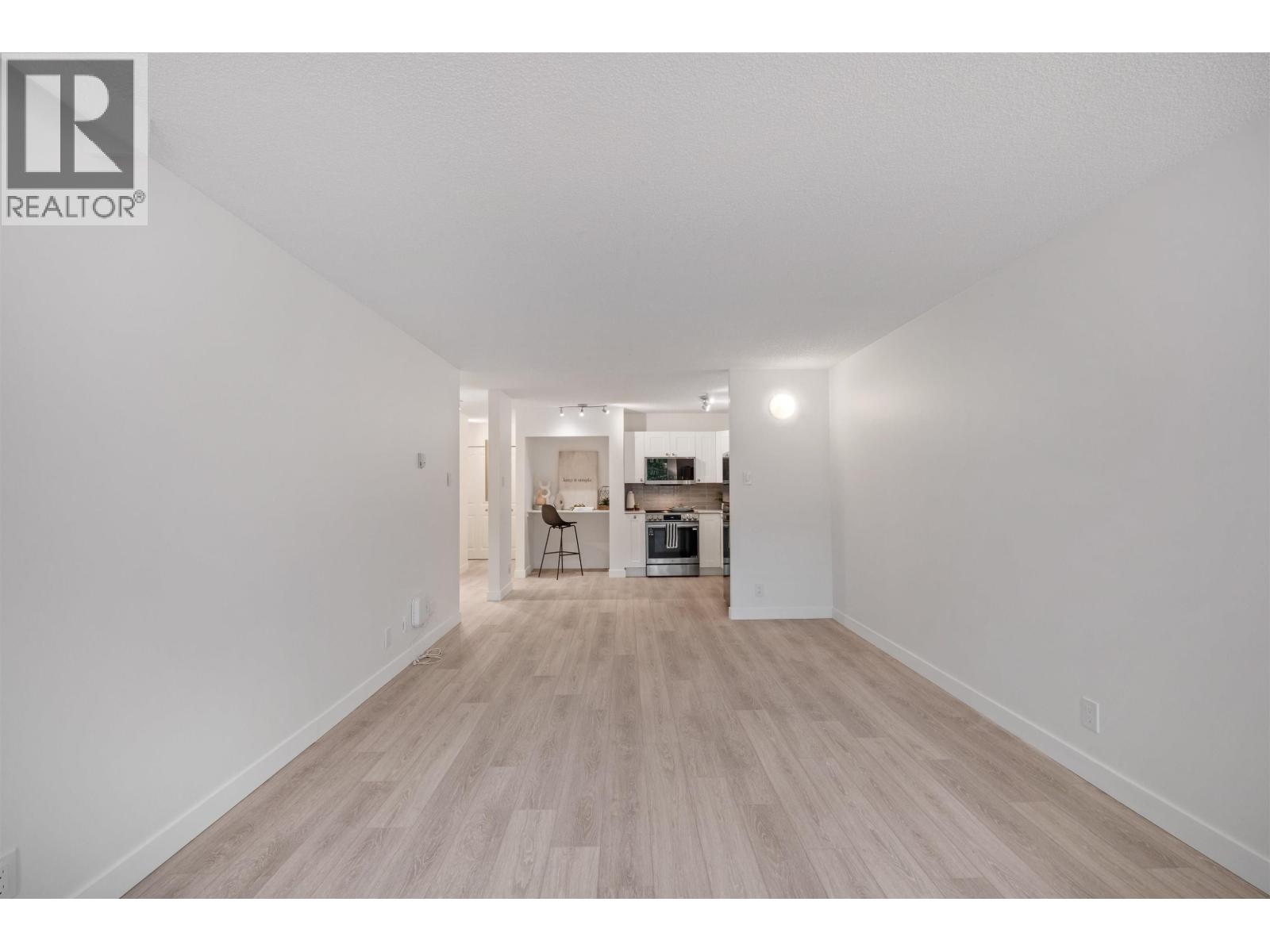 201 2012 FULLERTON AVENUE, North Vancouver