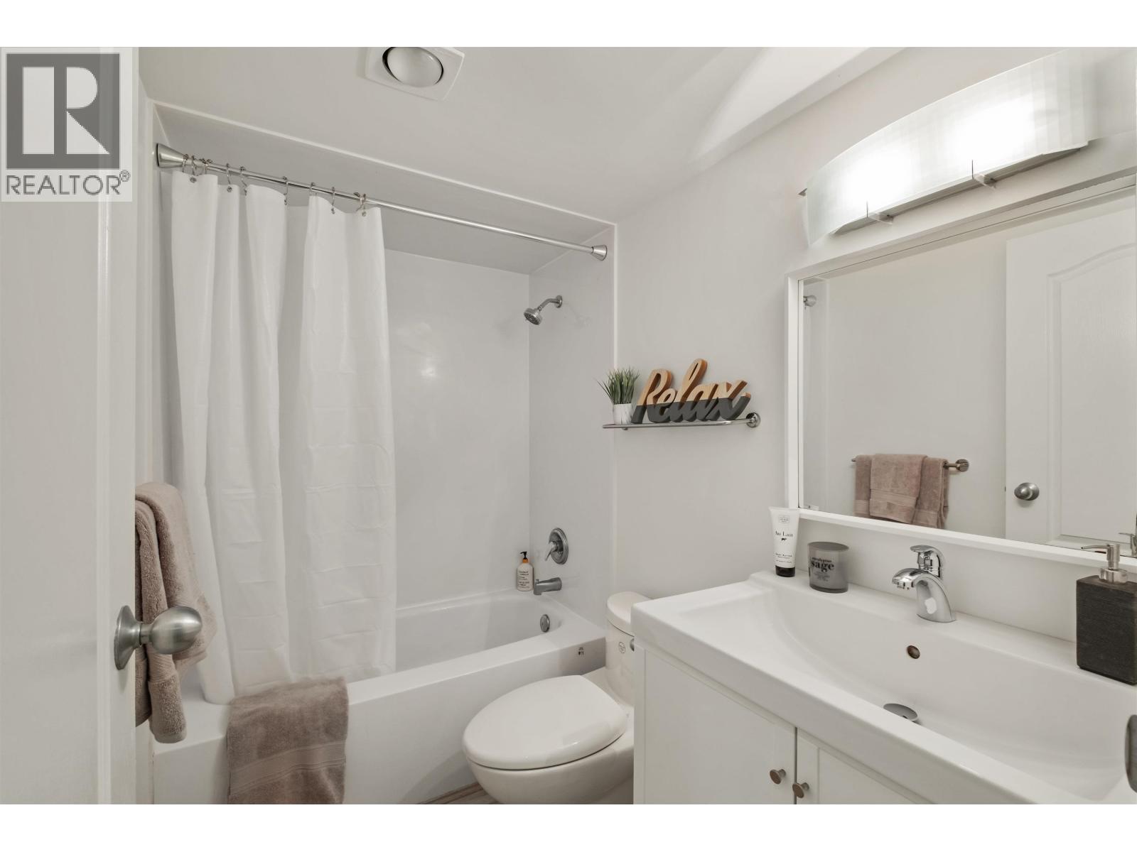 201 2012 FULLERTON AVENUE, North Vancouver