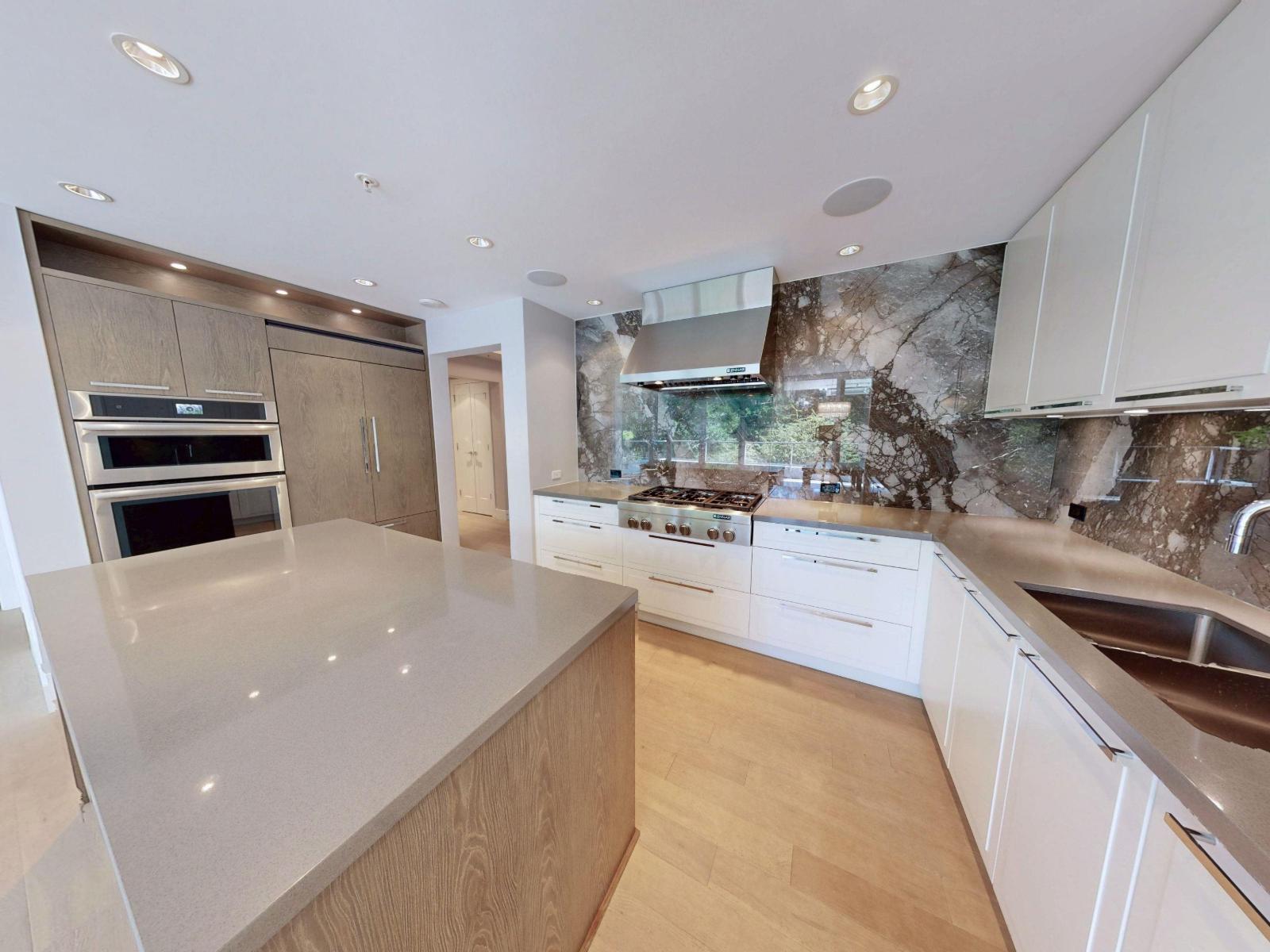 305 1501 VIDAL STREET, White Rock