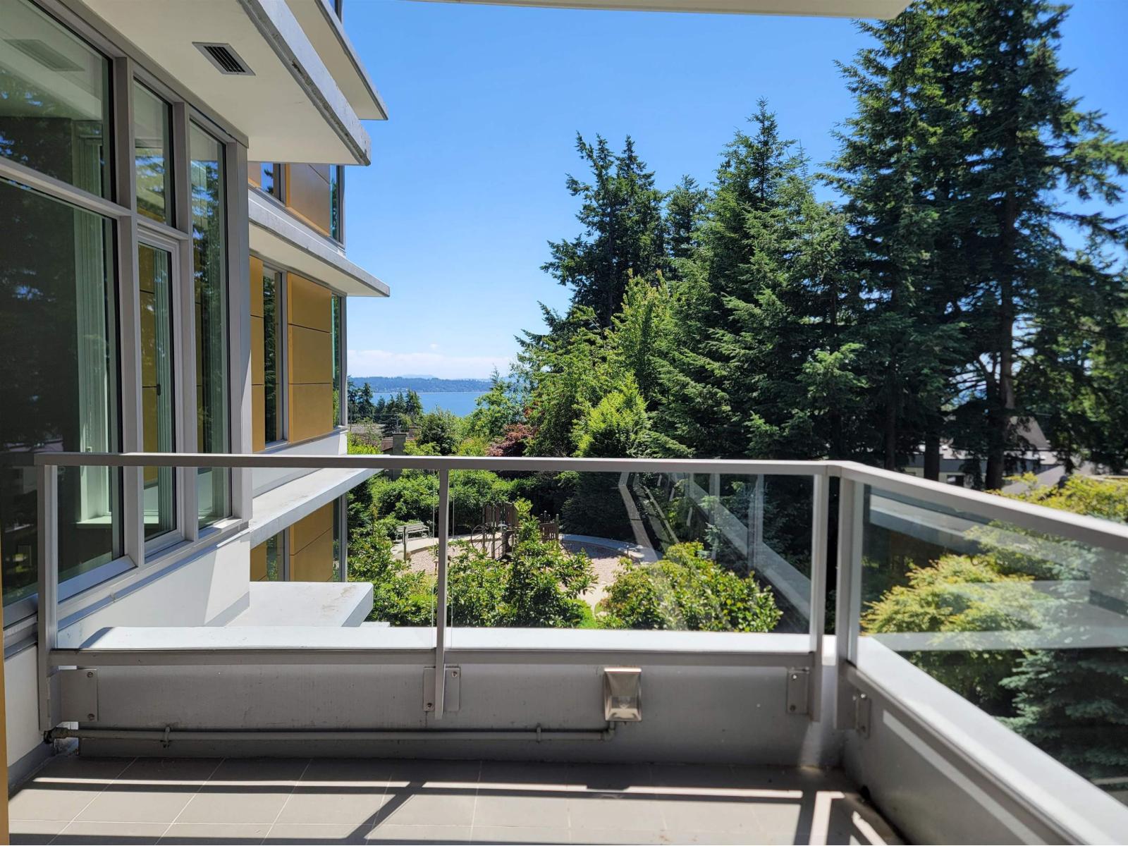 305 1501 VIDAL STREET, White Rock