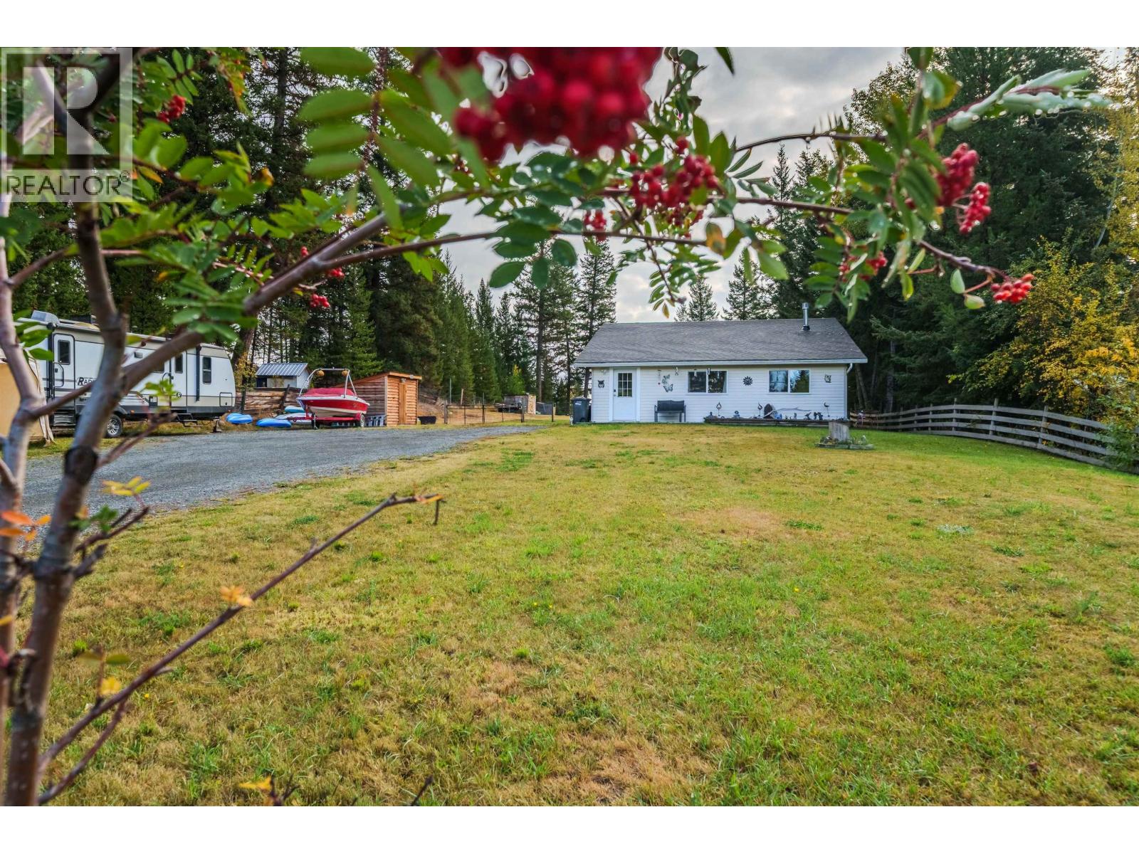 6395 YOUNG ROAD, Horse Lake