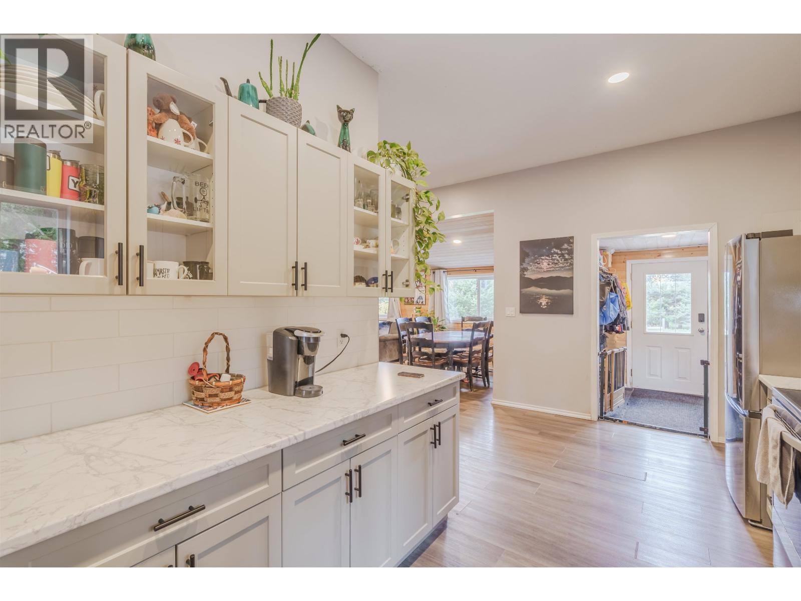 6395 YOUNG ROAD, Horse Lake