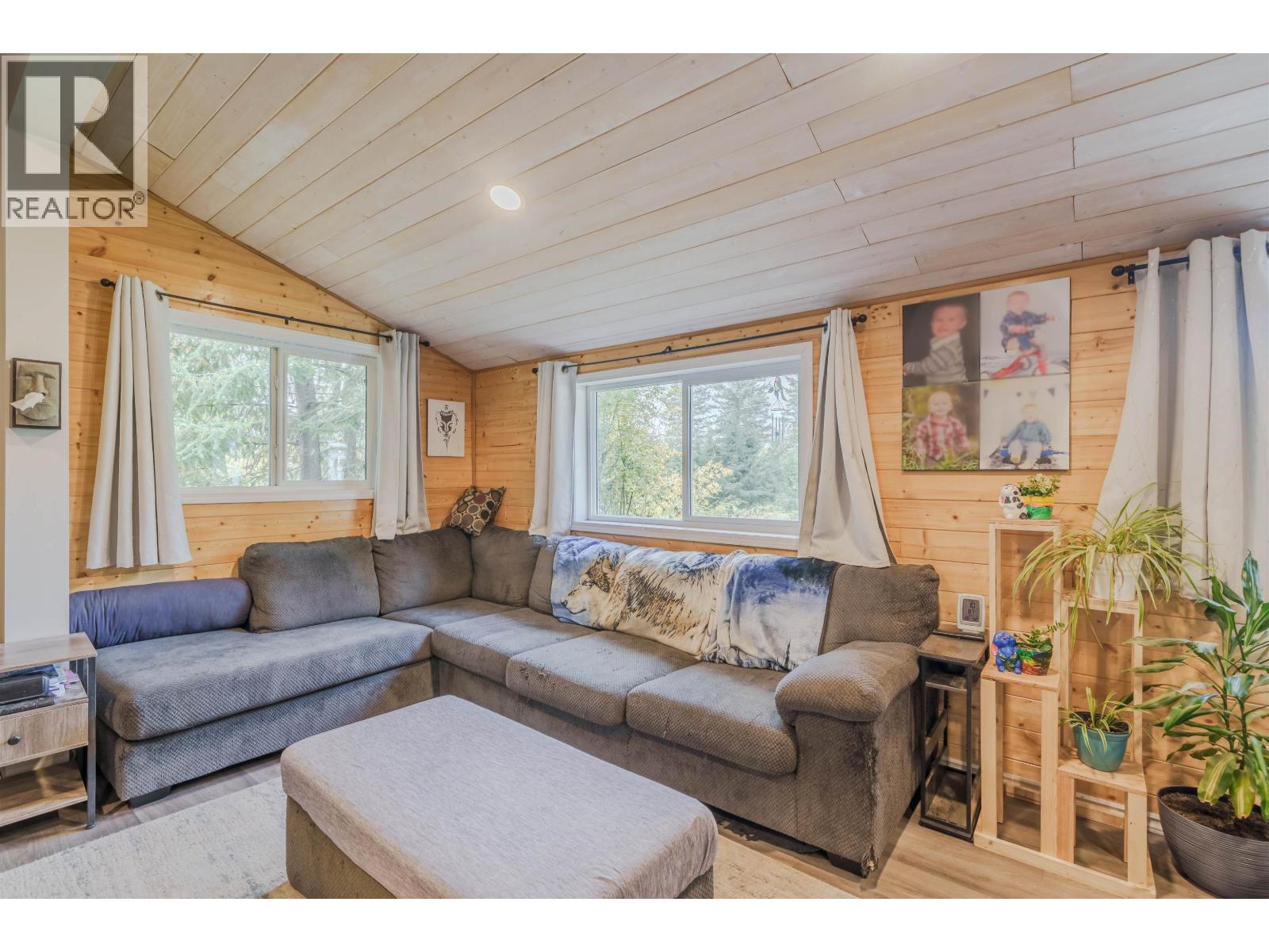 6395 YOUNG ROAD, Horse Lake