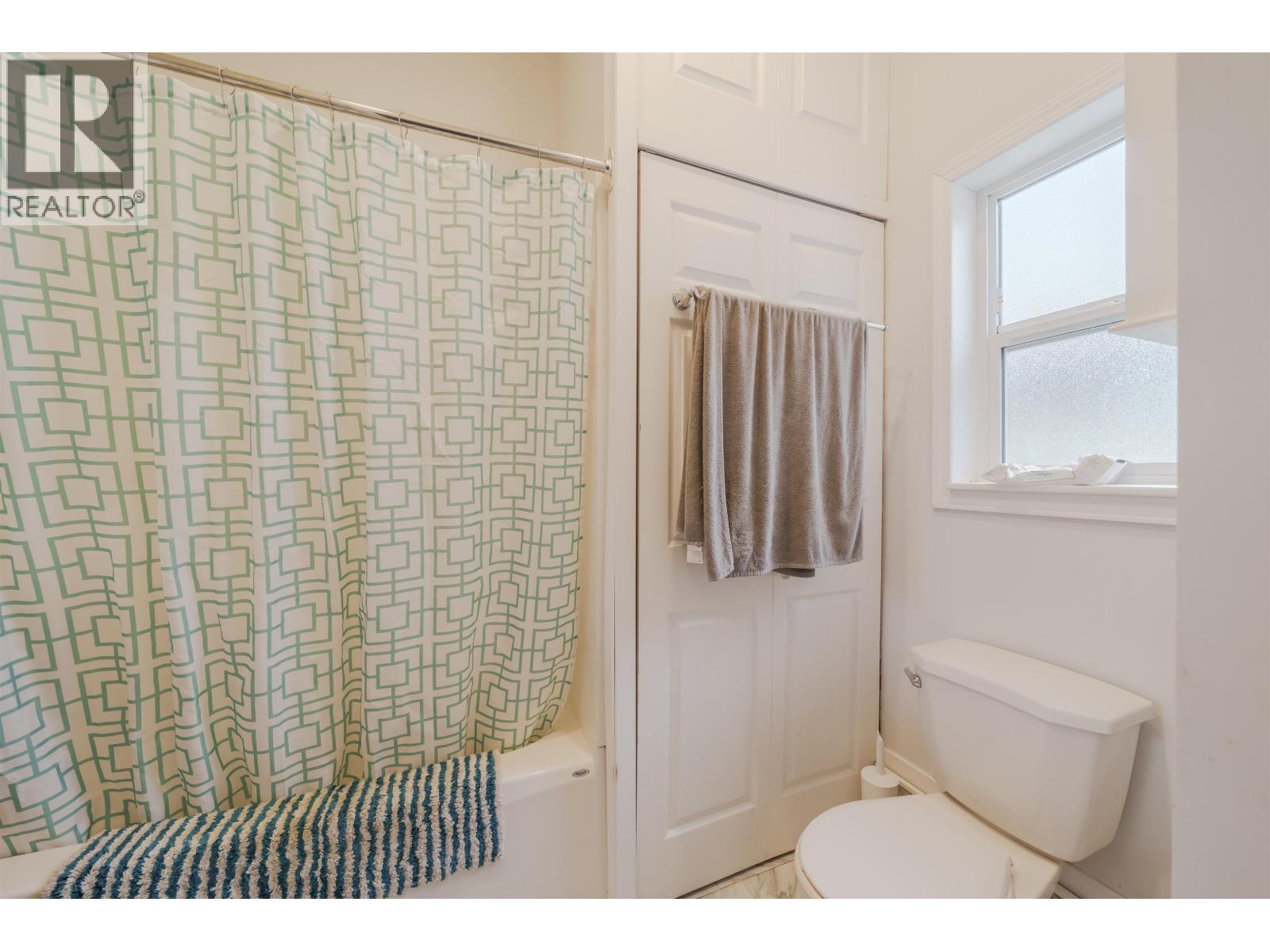 6395 YOUNG ROAD, Horse Lake