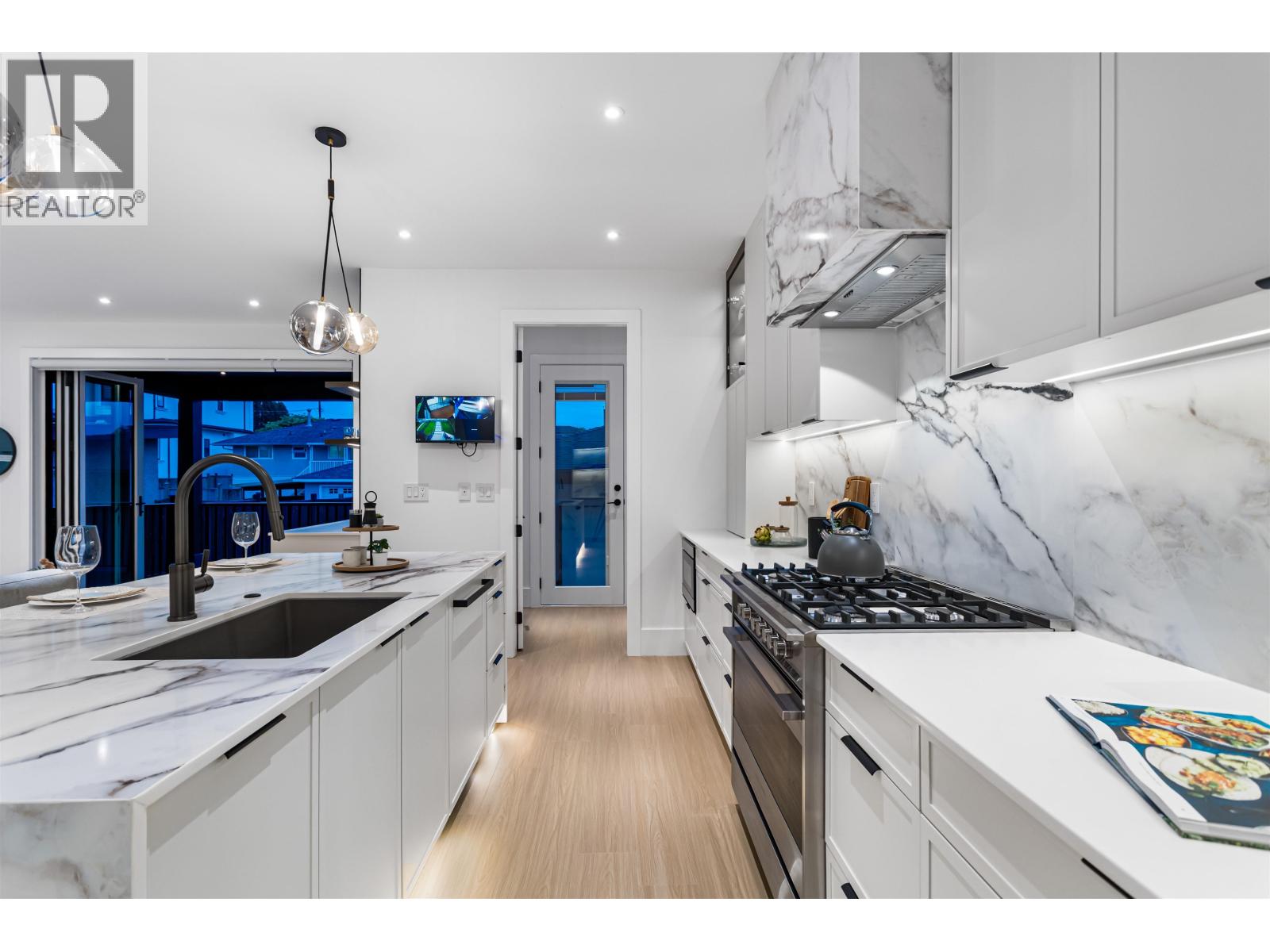 6918 UNION STREET, Burnaby