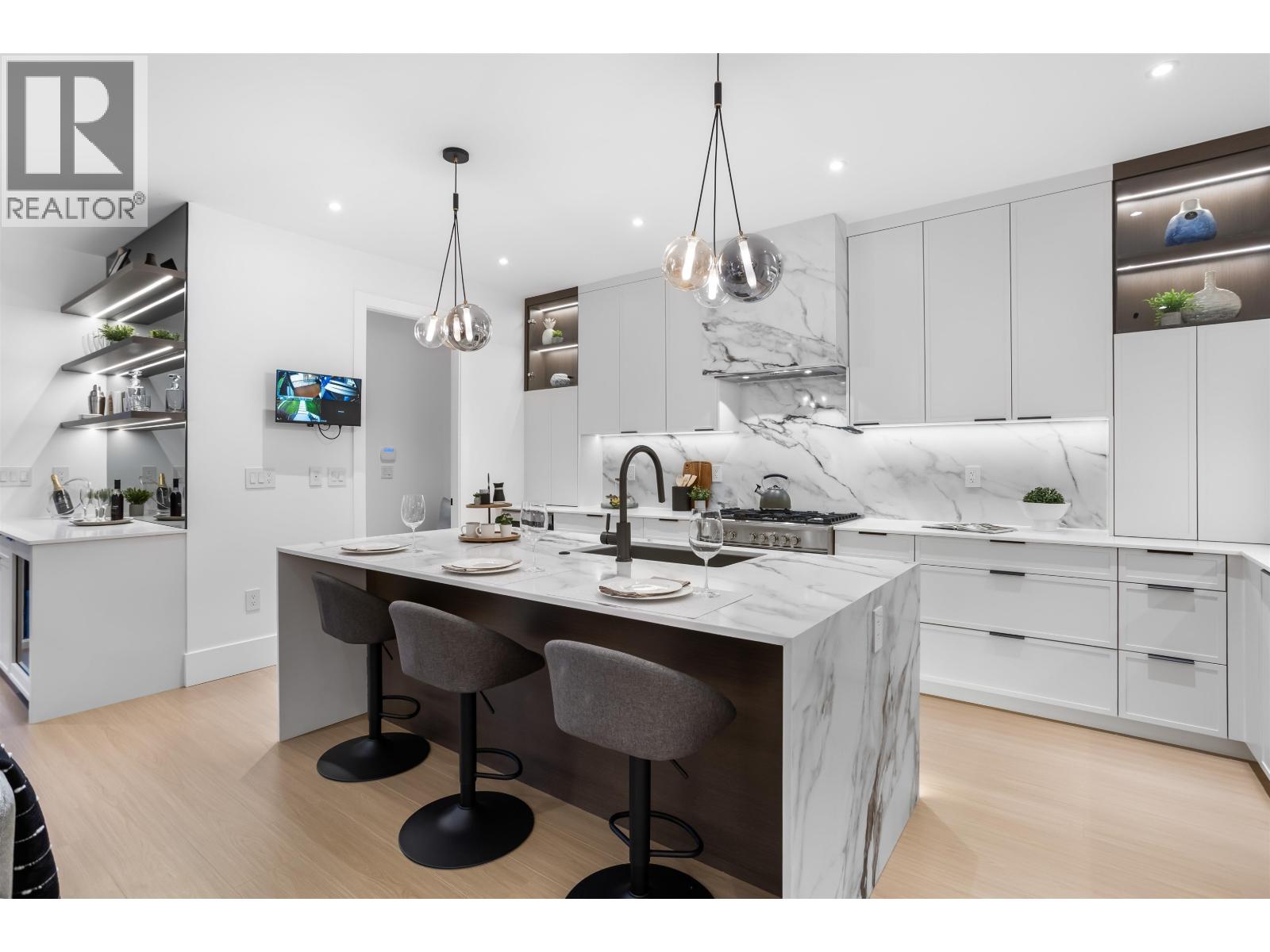 6918 UNION STREET, Burnaby