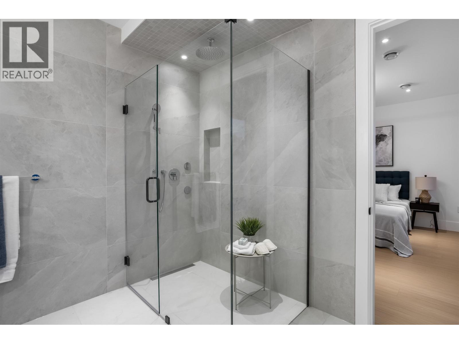 6918 UNION STREET, Burnaby