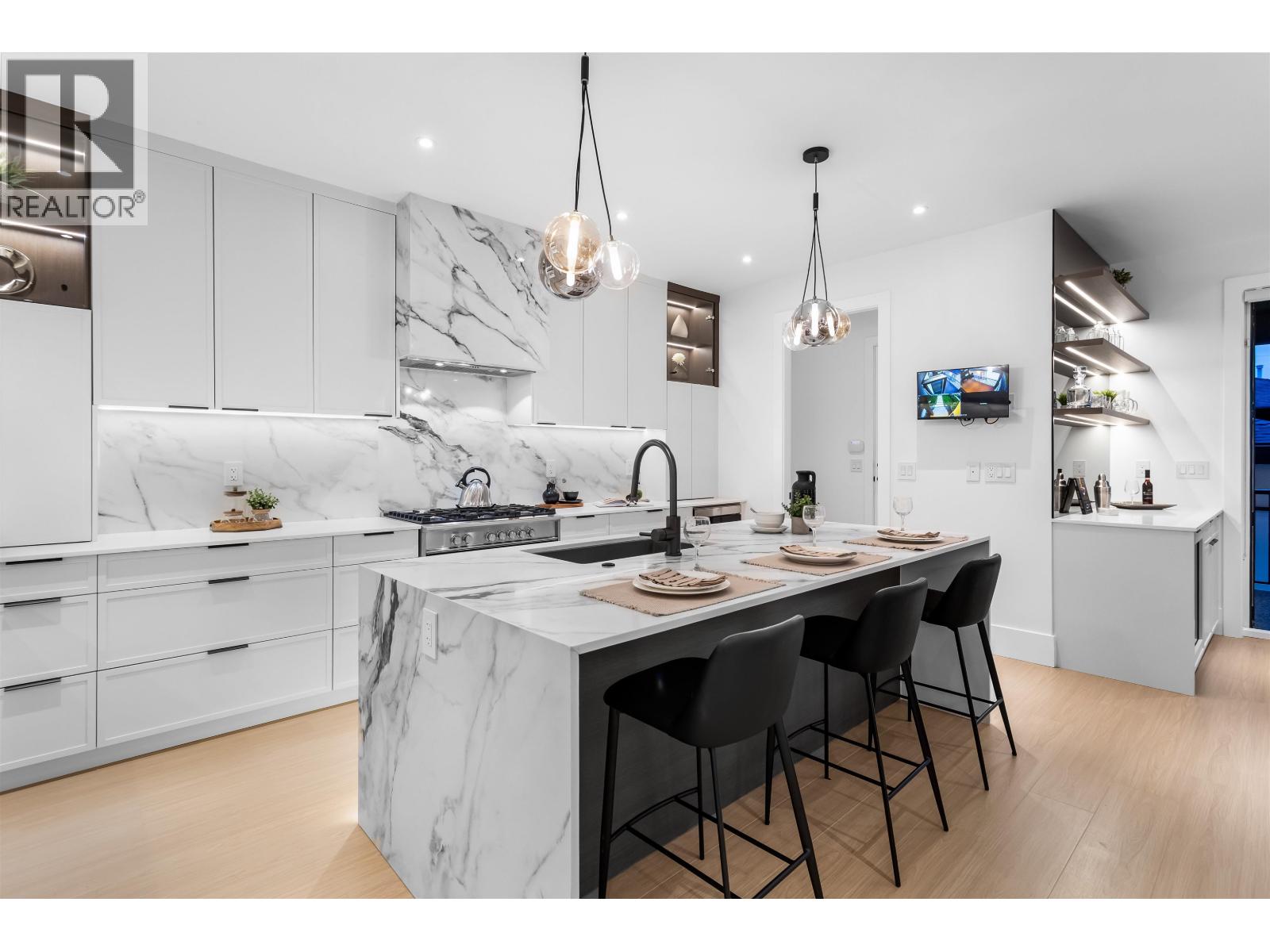 6916 UNION STREET, Burnaby