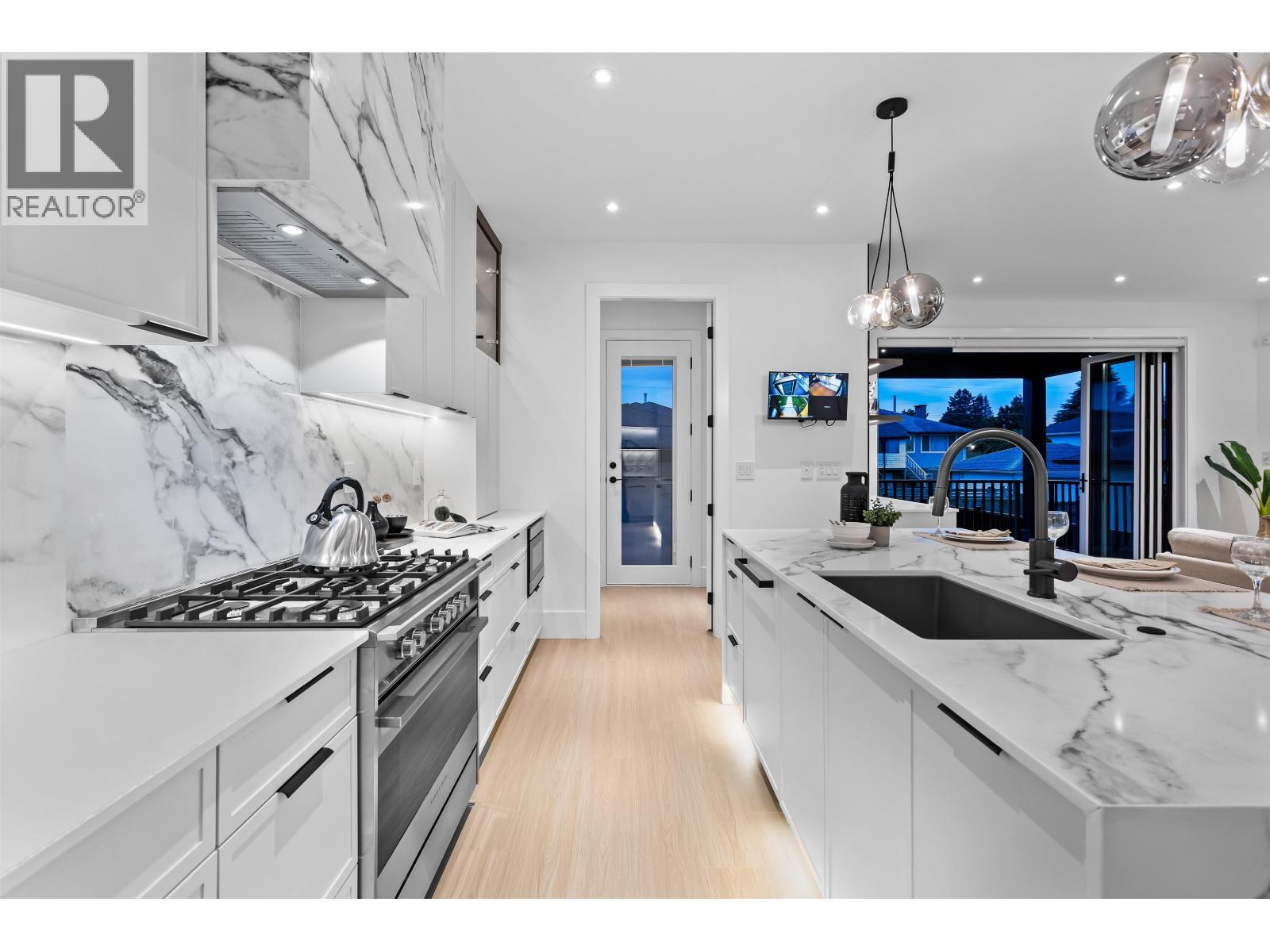 6916 UNION STREET, Burnaby