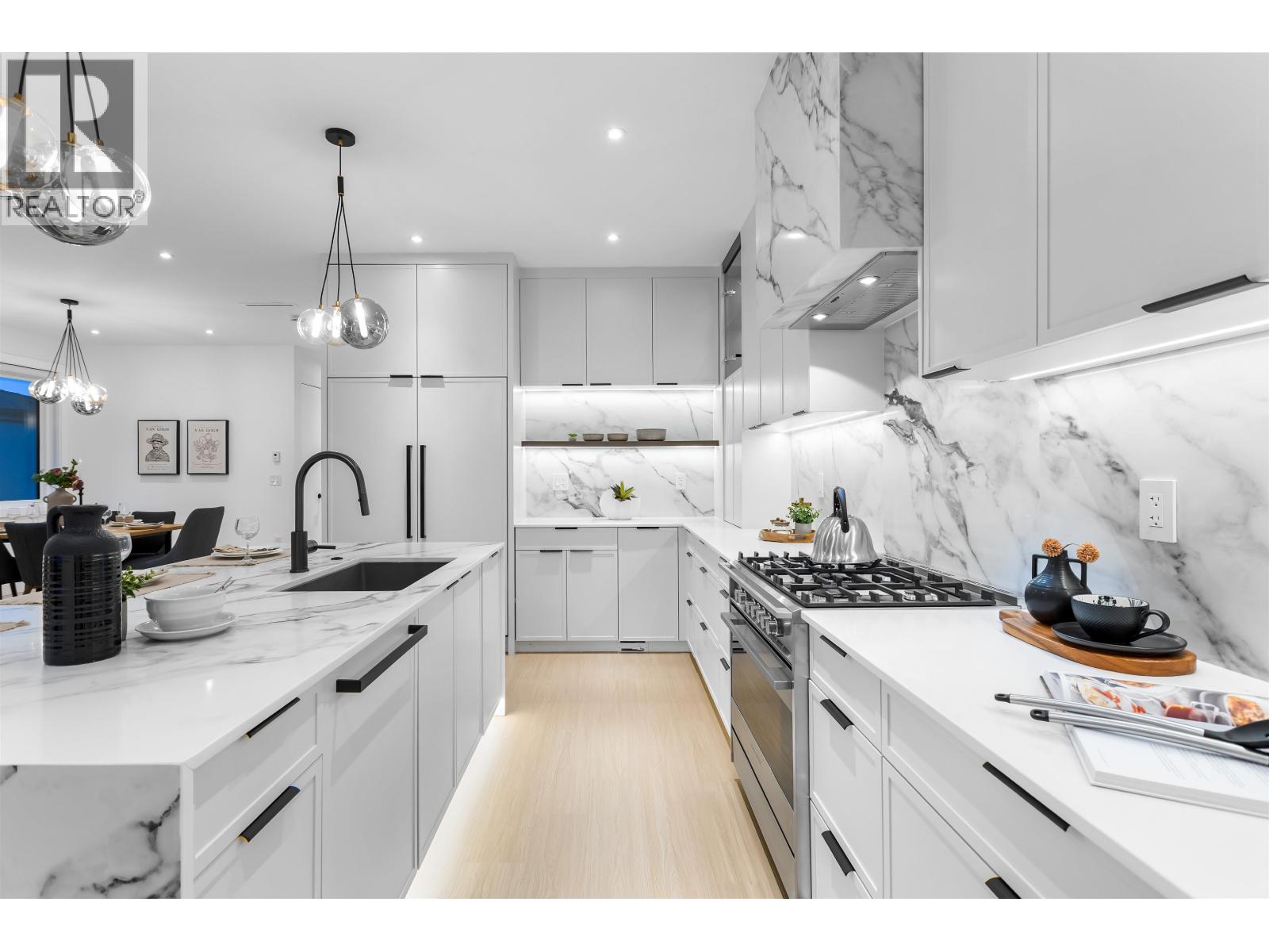 6916 UNION STREET, Burnaby