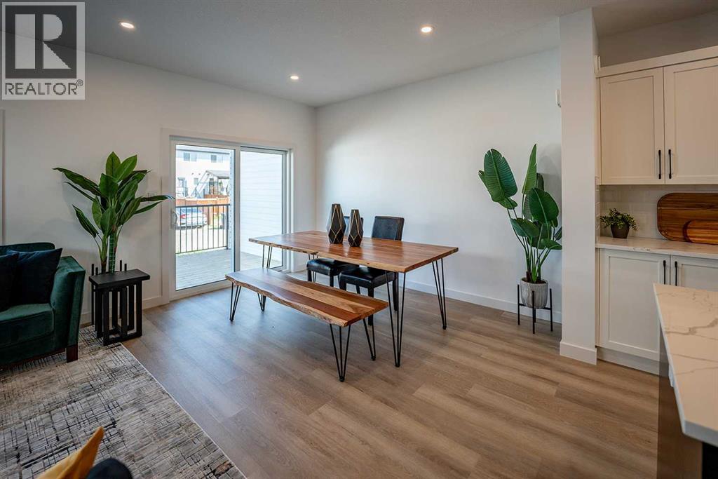 Single Family House for Sale in  Earl Close Evergreen Red Deer 