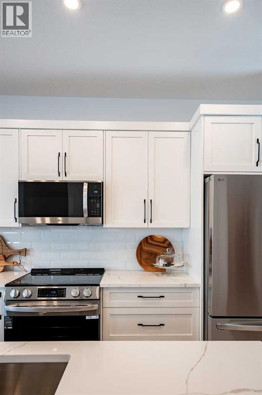 Single Family House for Sale in  Earl Close Evergreen Red Deer 