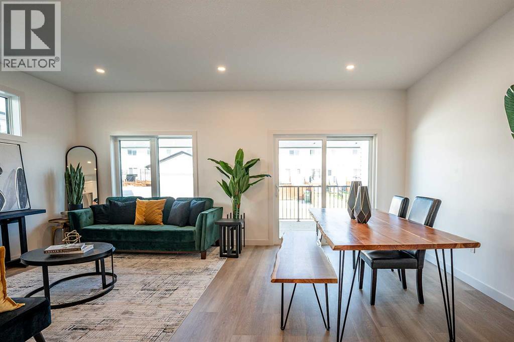 Single Family House for Sale in  Earl Close Evergreen Red Deer 