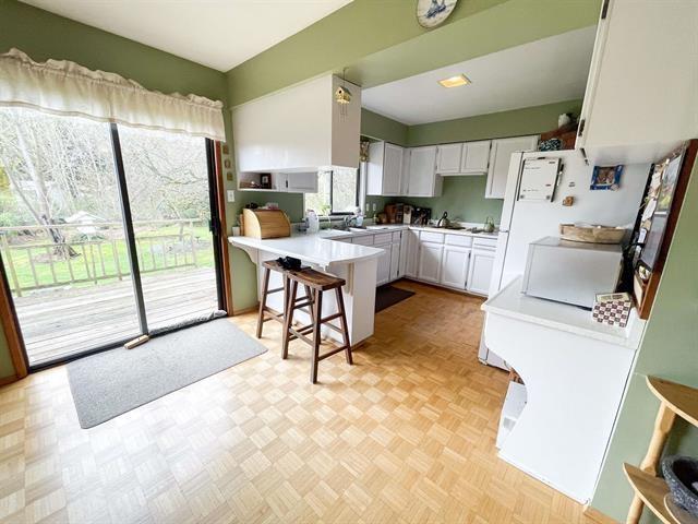 House in Surrey - Image 16