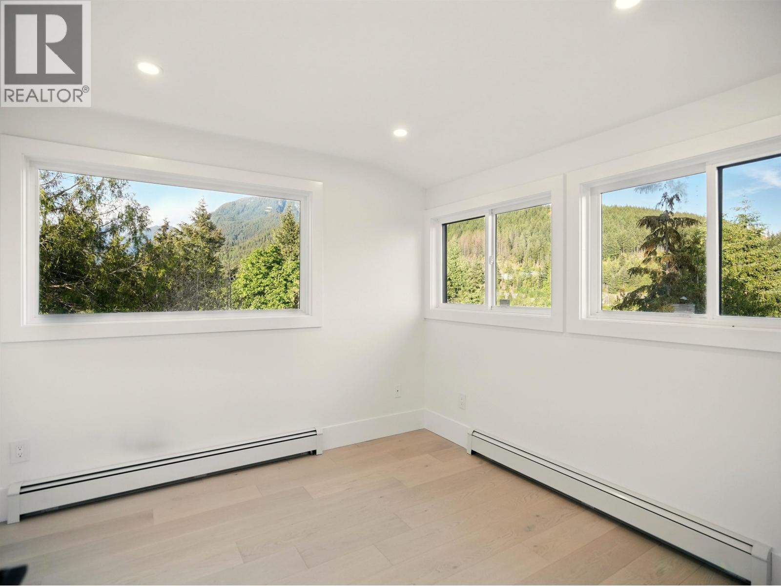 6230 SUMMIT AVENUE, West Vancouver