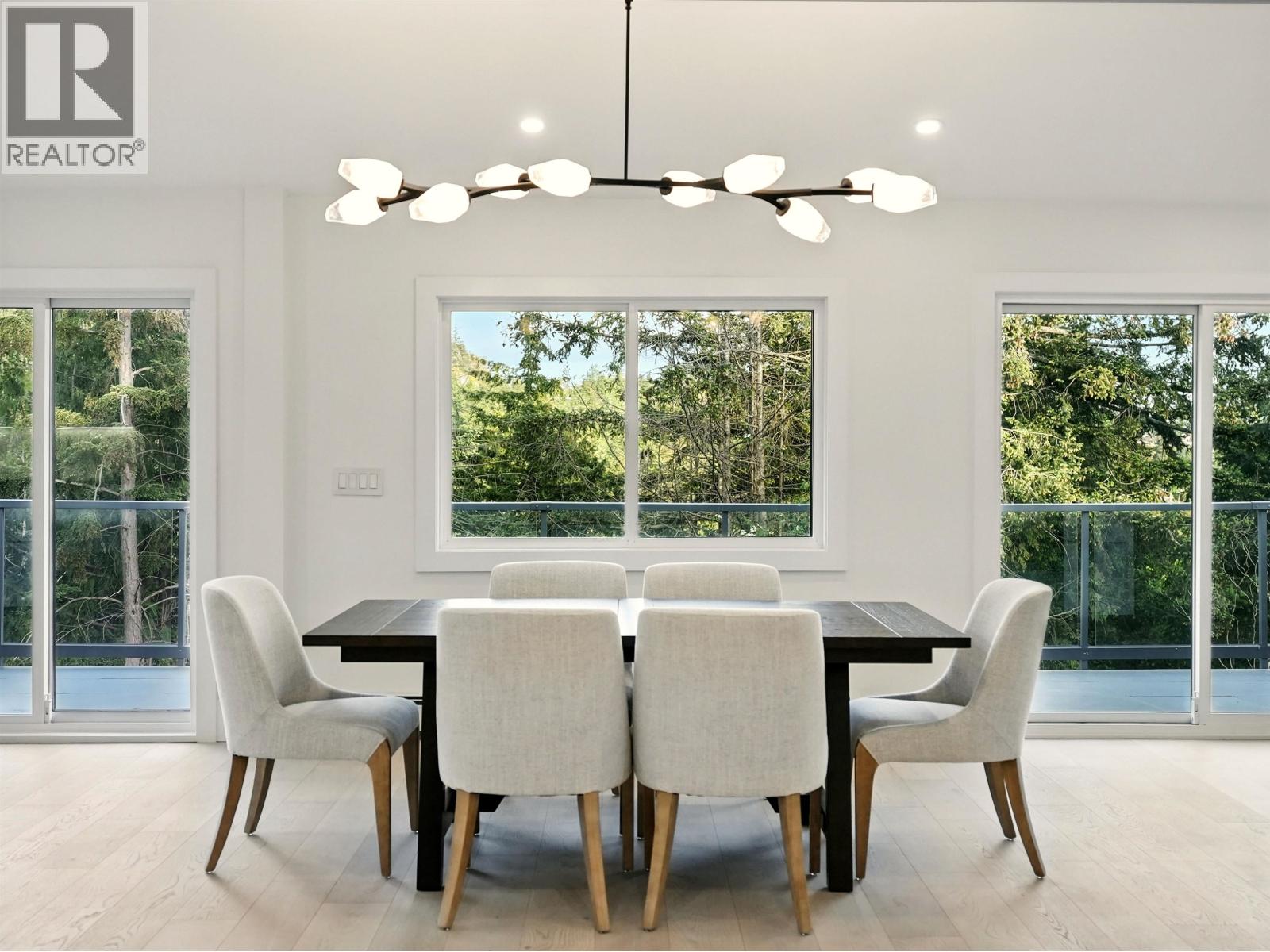 6230 SUMMIT AVENUE, West Vancouver