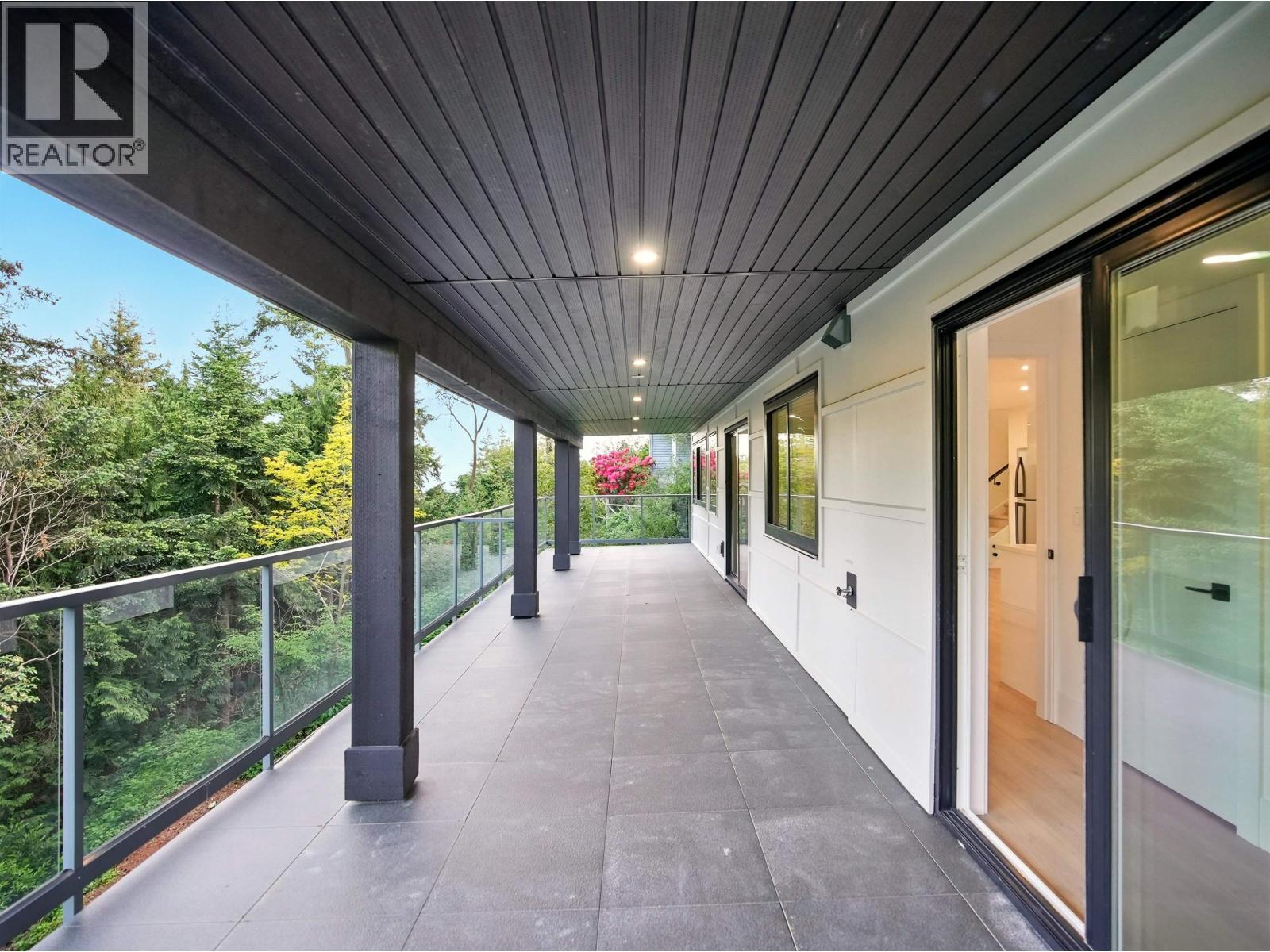 6230 SUMMIT AVENUE, West Vancouver