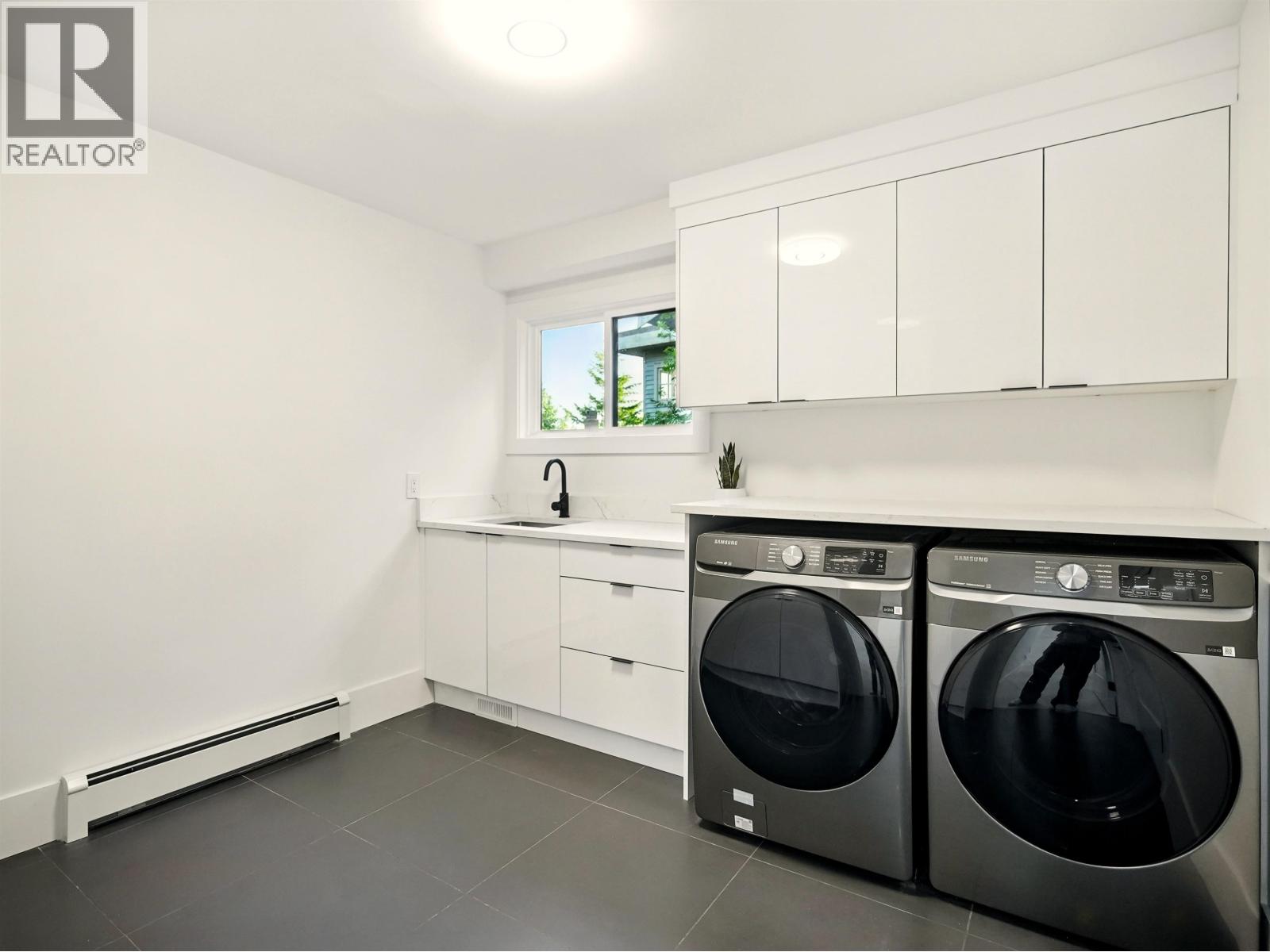 6230 SUMMIT AVENUE, West Vancouver