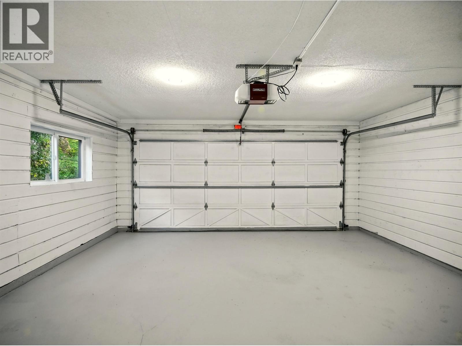 6230 SUMMIT AVENUE, West Vancouver