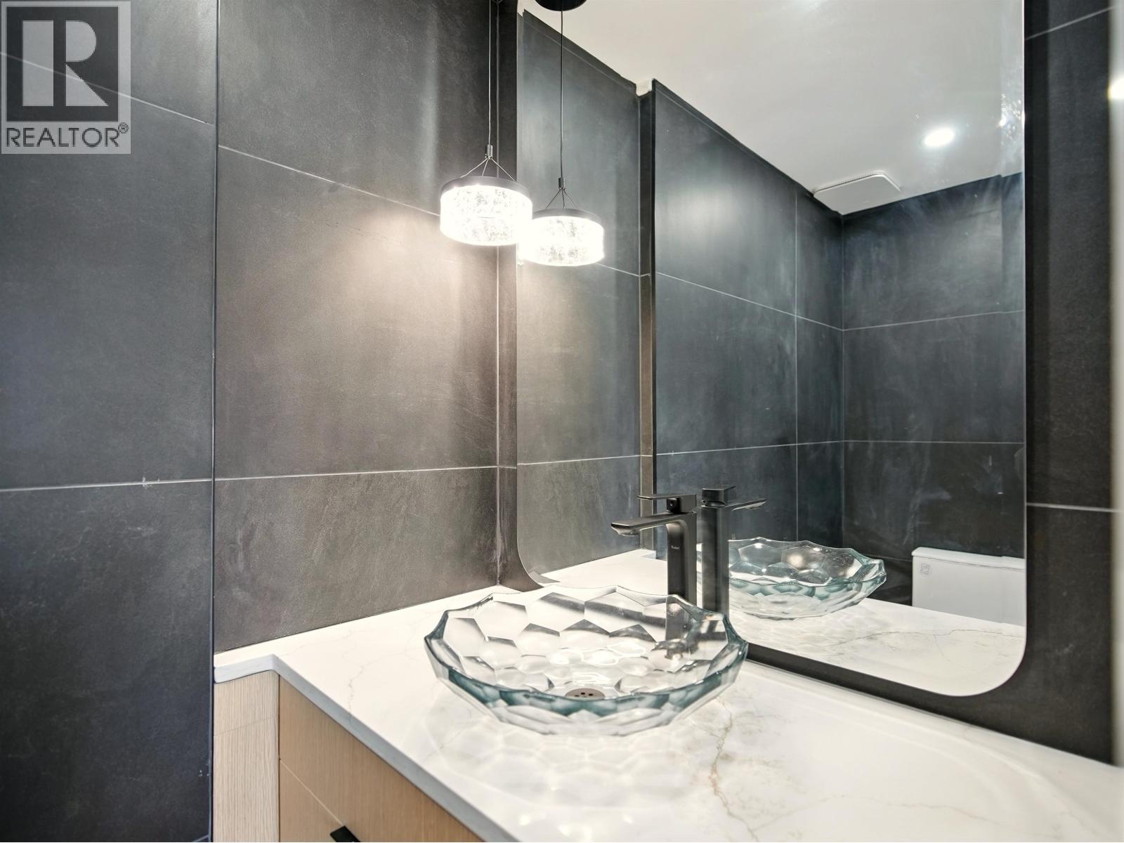 6230 SUMMIT AVENUE, West Vancouver