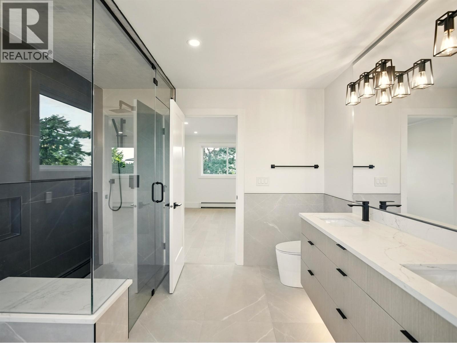 6230 SUMMIT AVENUE, West Vancouver