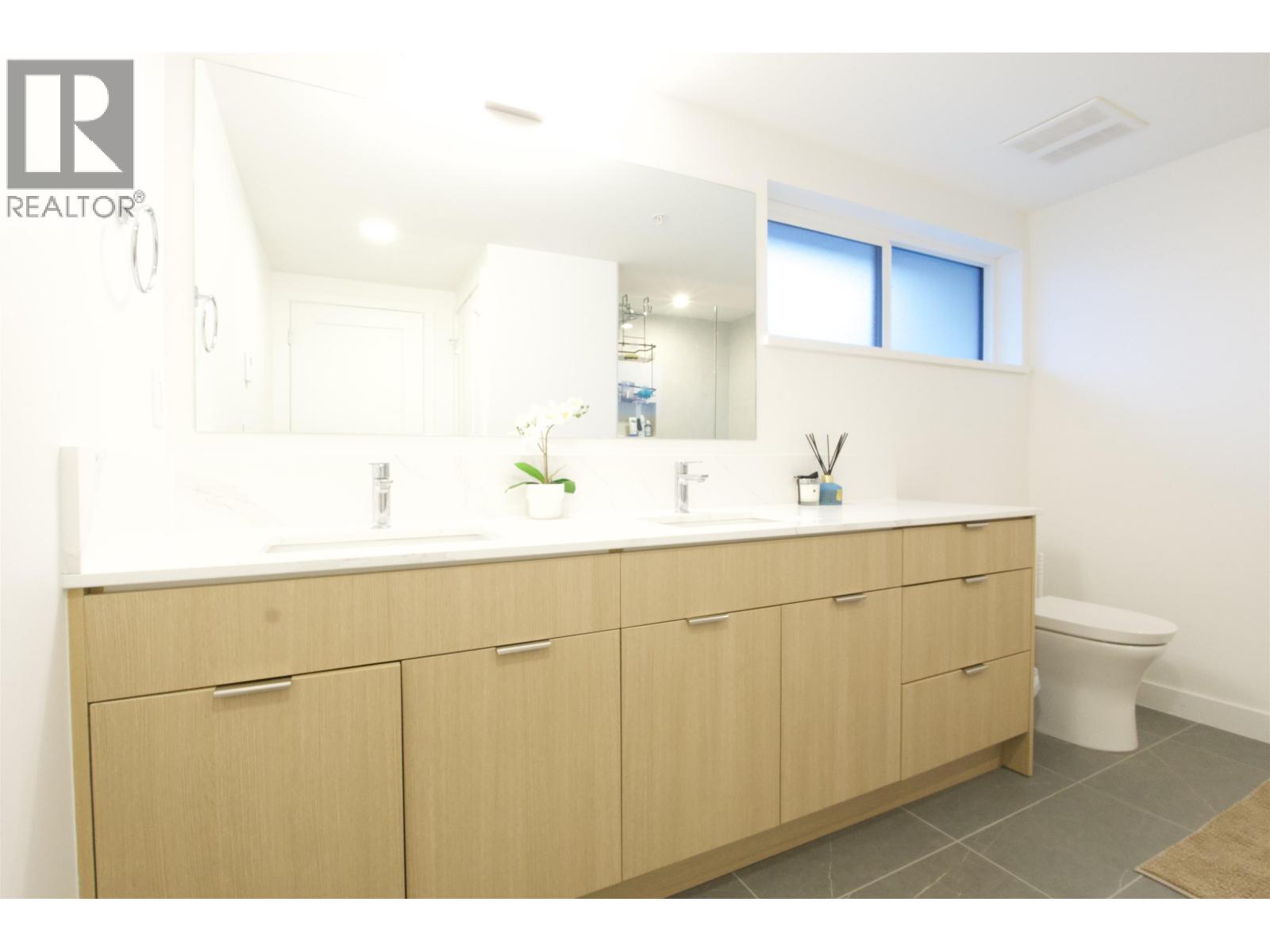 202 381 CLAYTON STREET, Coquitlam