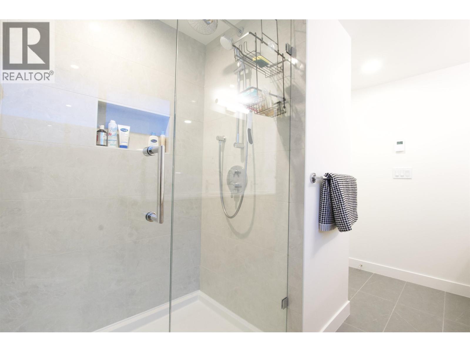 202 381 CLAYTON STREET, Coquitlam