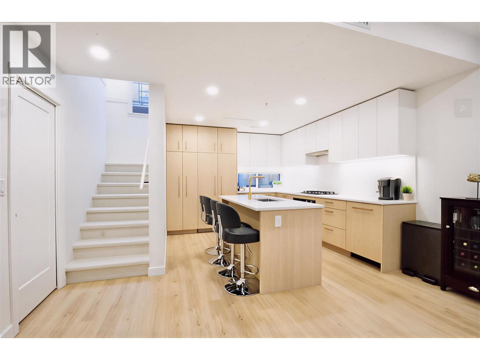 202 381 CLAYTON STREET, Coquitlam