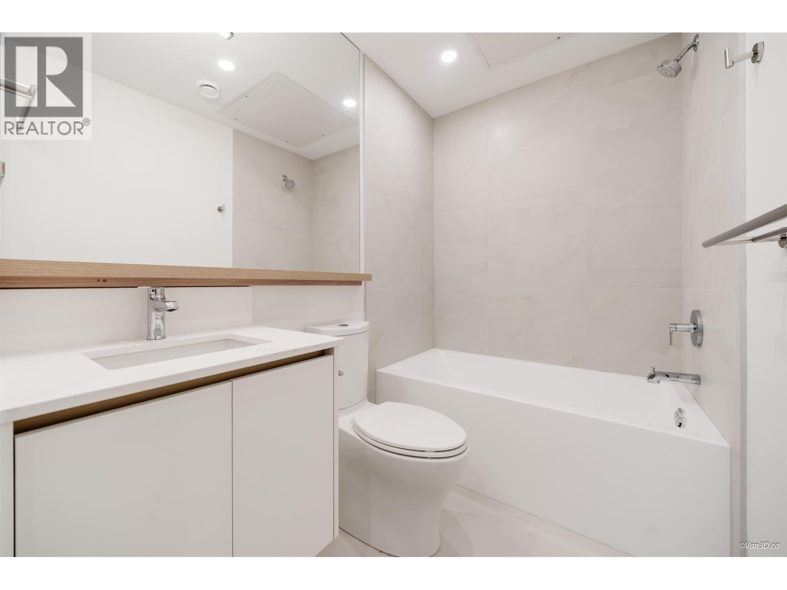 105 918 W 32ND AVENUE, Vancouver