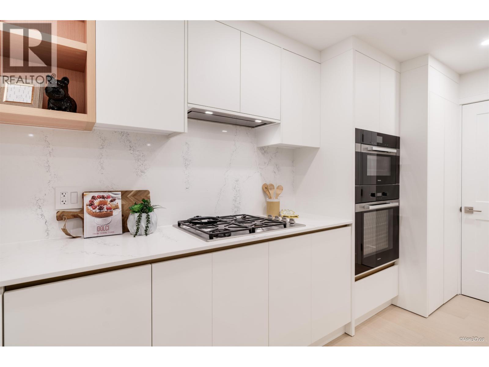 105 918 W 32ND AVENUE, Vancouver