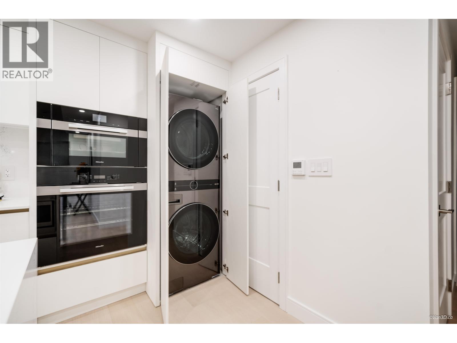 105 918 W 32ND AVENUE, Vancouver