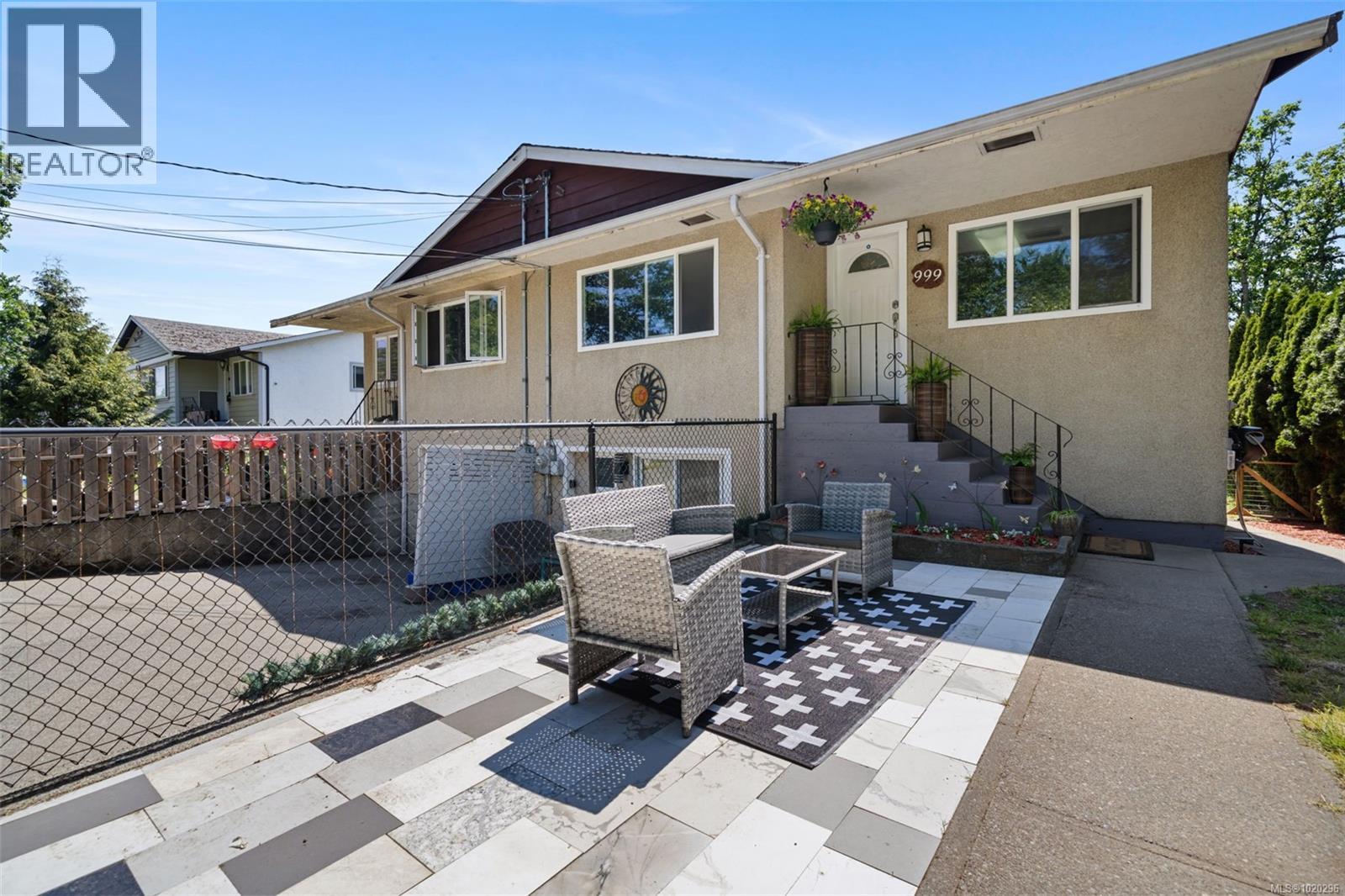 999 Furber Rd, Langford - Exteriors - Photo 2