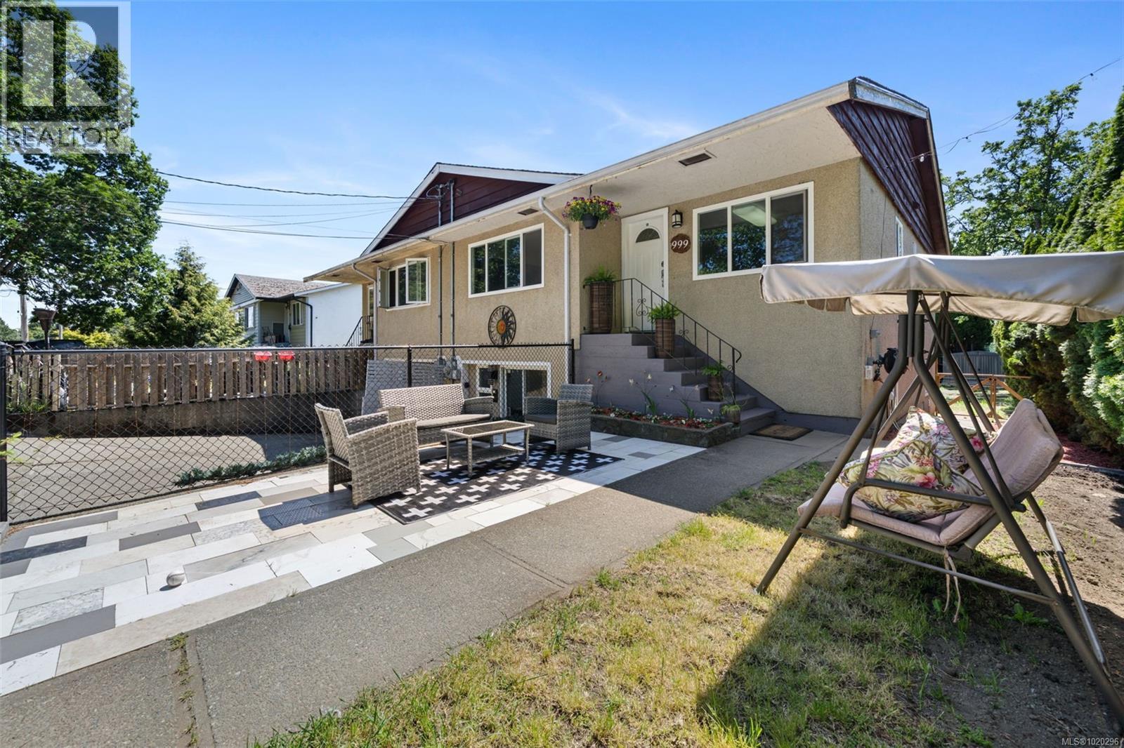 999 Furber Rd, Langford - Exteriors - Photo 4