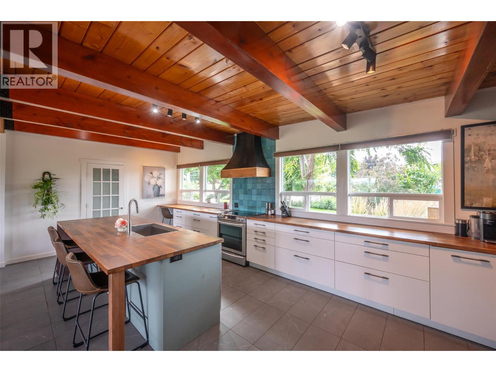 735 ROSS Avenue, Penticton