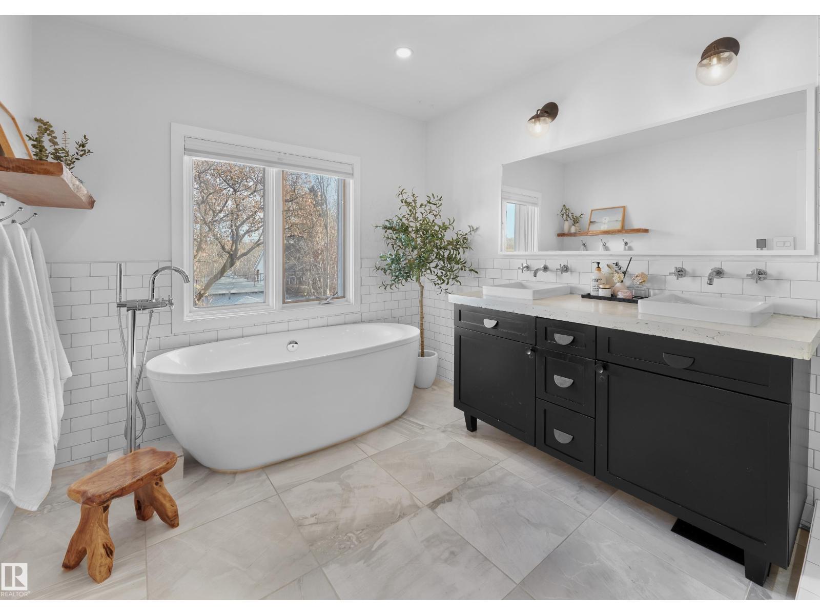 9325 98A ST NW, Edmonton