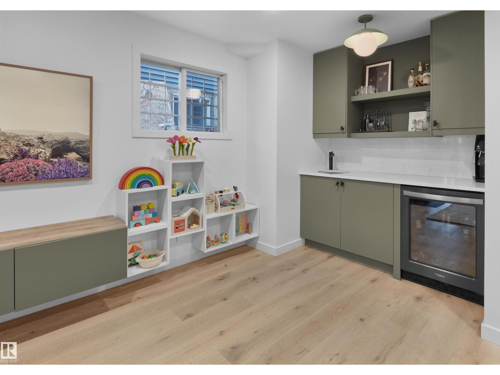 9325 98A ST NW, Edmonton