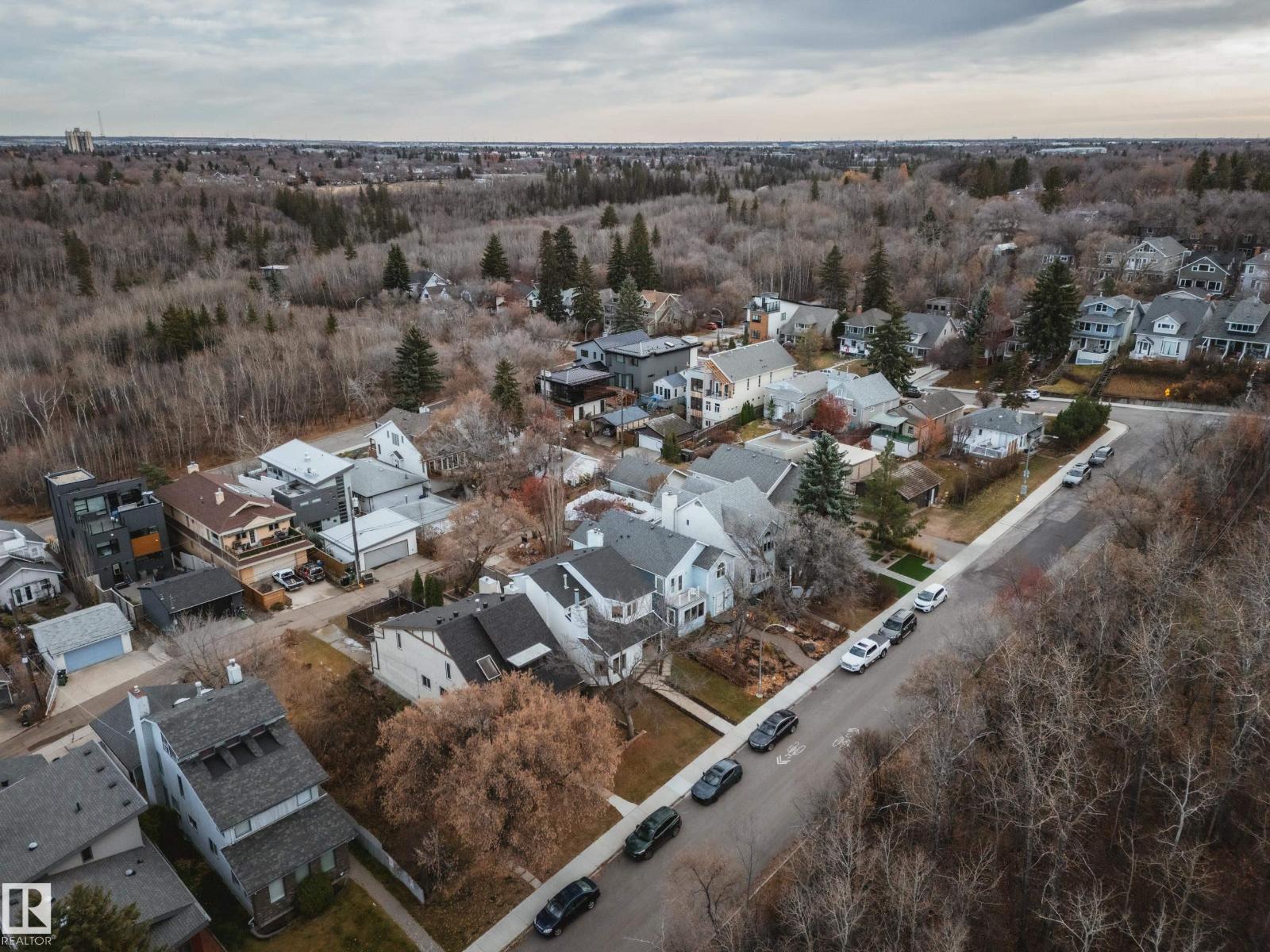 9325 98A ST NW, Edmonton