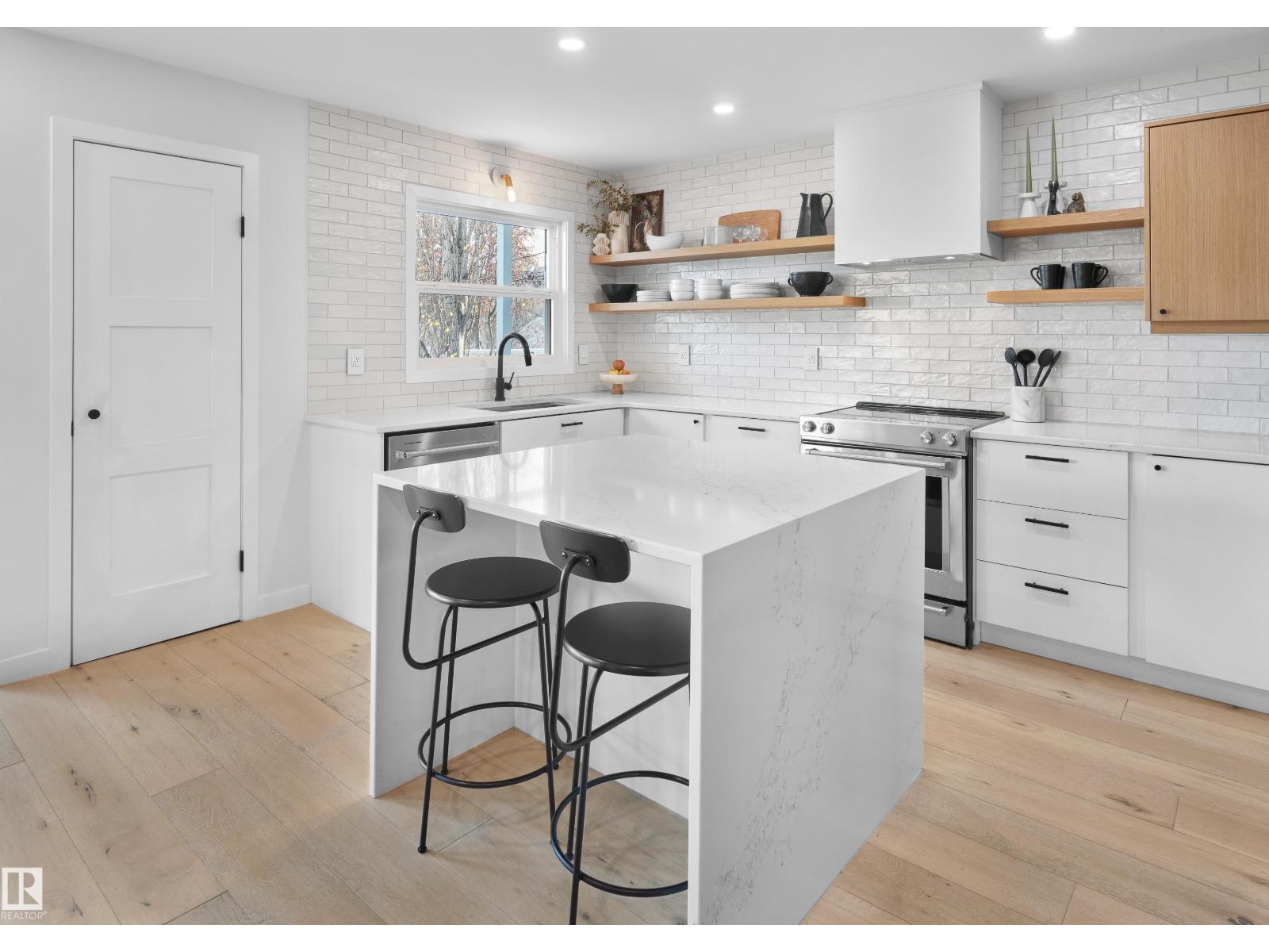 9325 98A ST NW, Edmonton