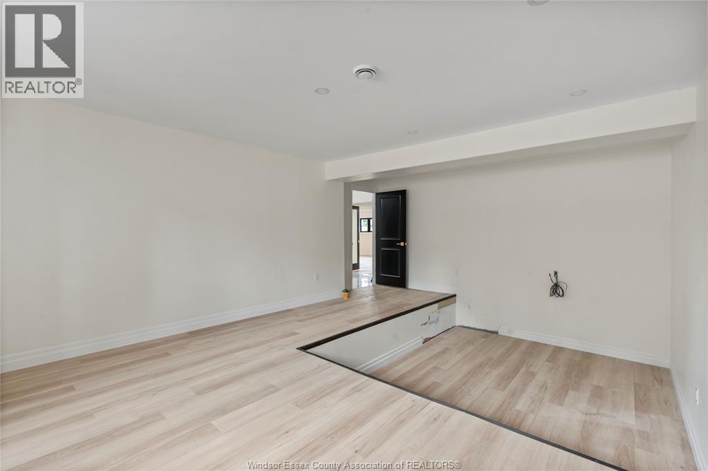2596 MAYFAIR AVENUE South - 26