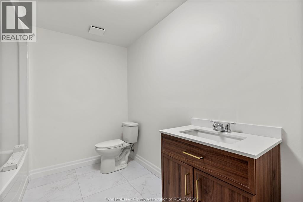 2596 MAYFAIR AVENUE South - 30