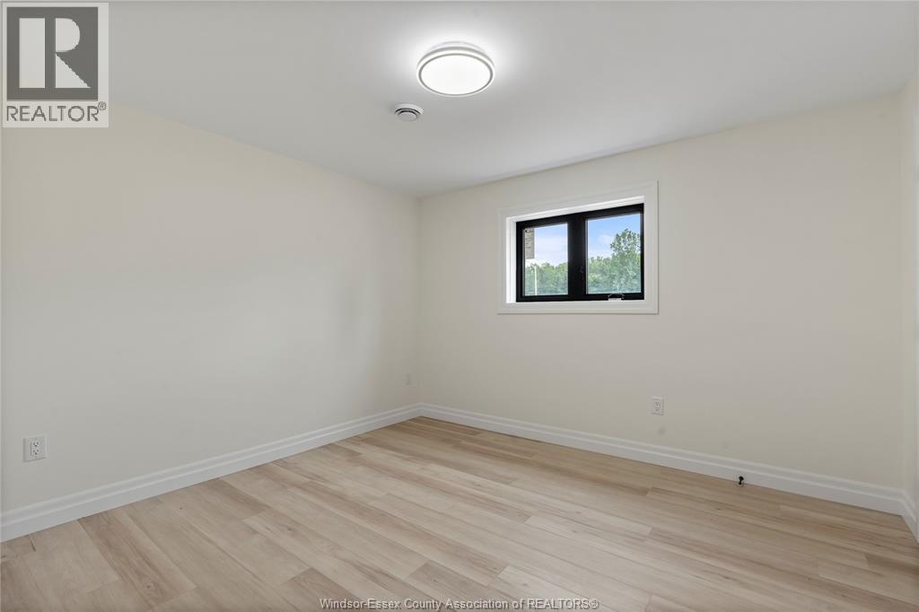2596 MAYFAIR AVENUE South - 31