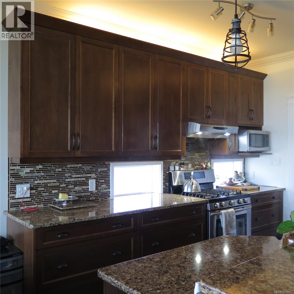 426 Davis Rd, Ladysmith