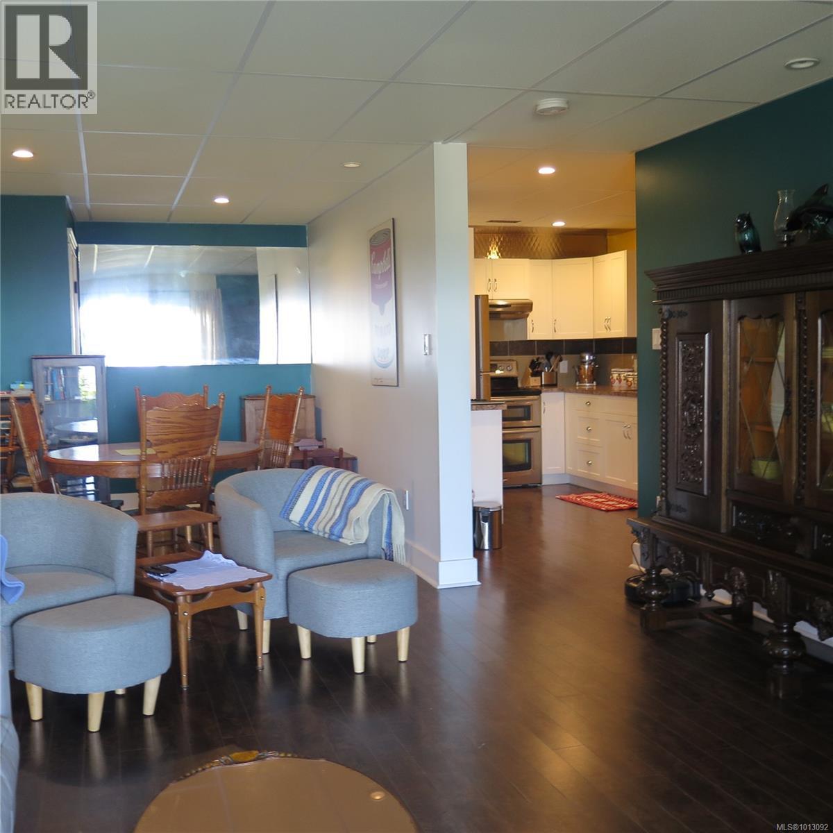 426 Davis Rd, Ladysmith