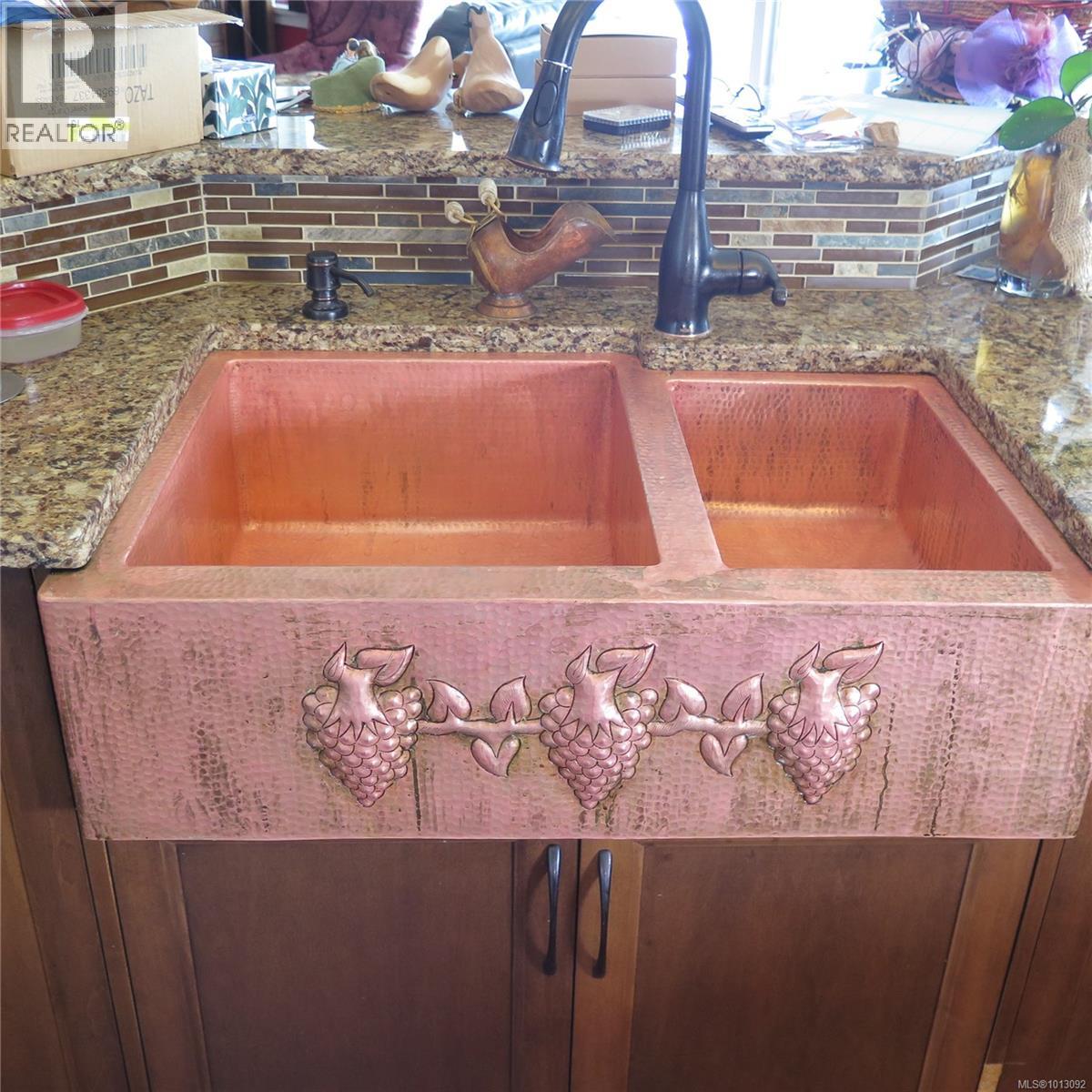 426 Davis Rd, Ladysmith