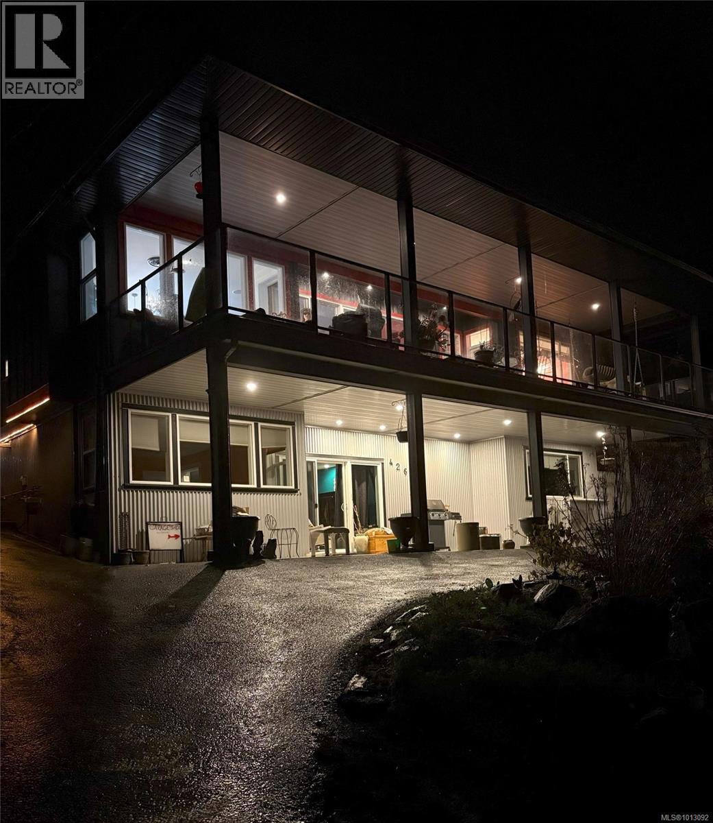 426 Davis Rd, Ladysmith