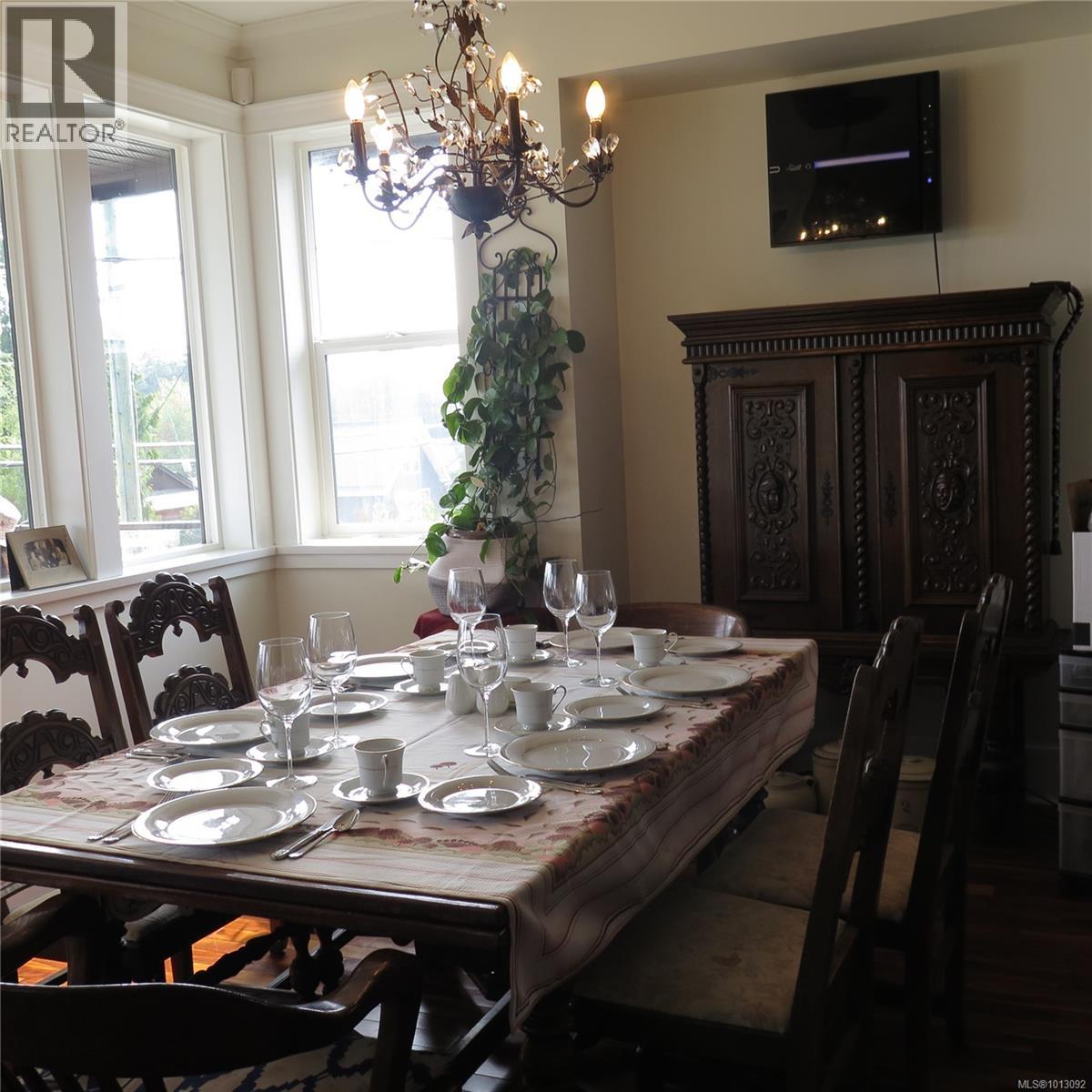 426 Davis Rd, Ladysmith